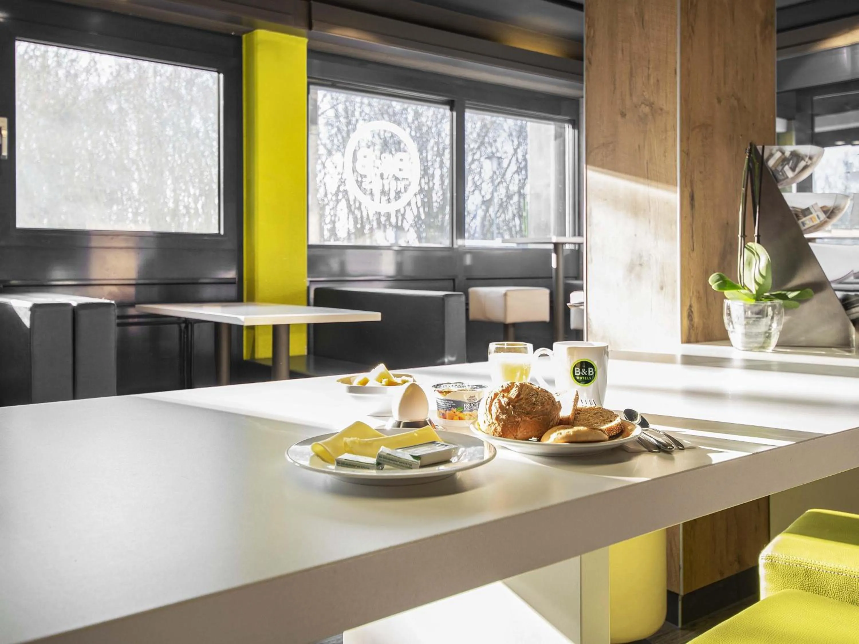 Restaurant/places to eat in B&B HOTEL Rostock-Broderstorf