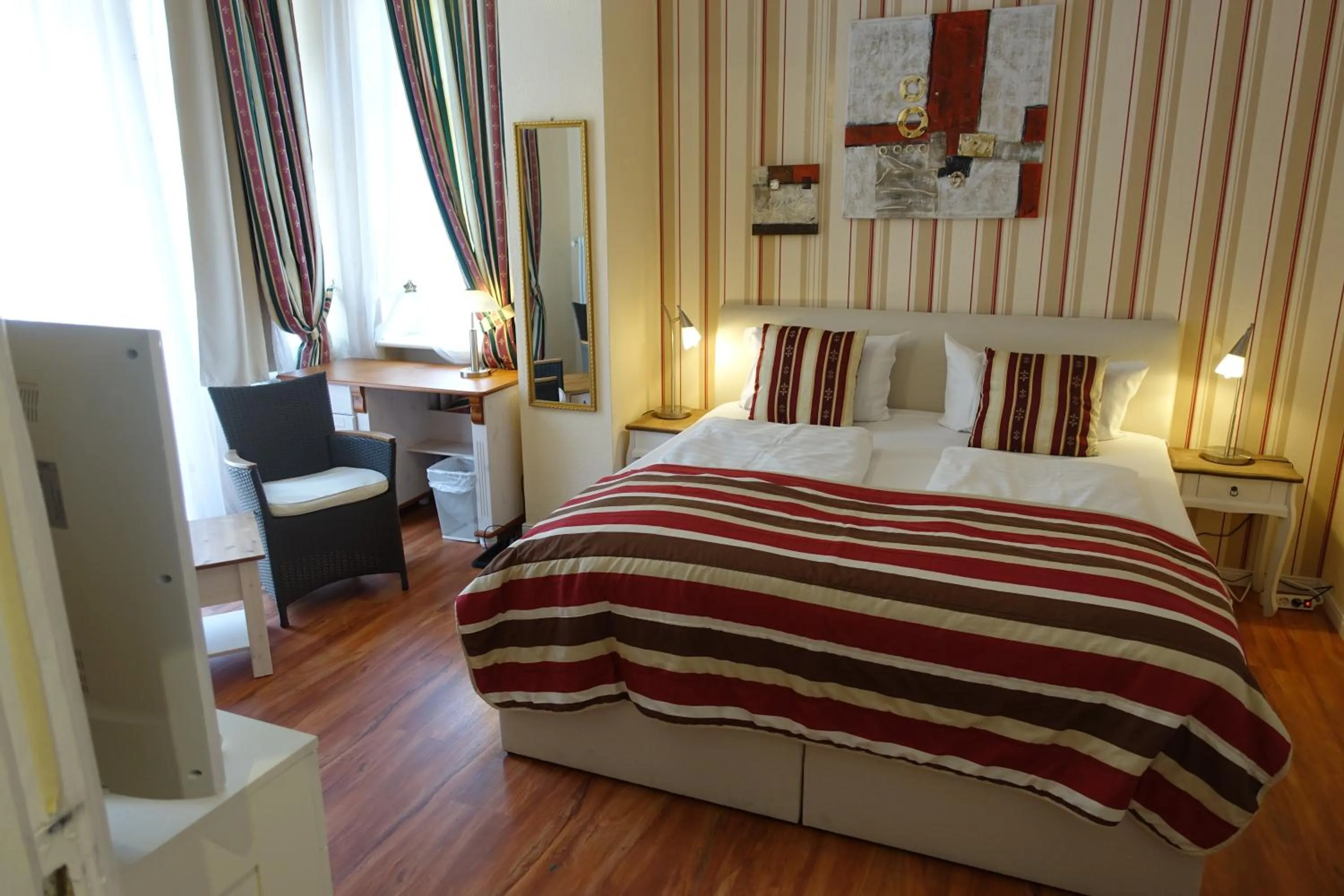 Photo of the whole room, Bed in Hotel Villa Konstanz