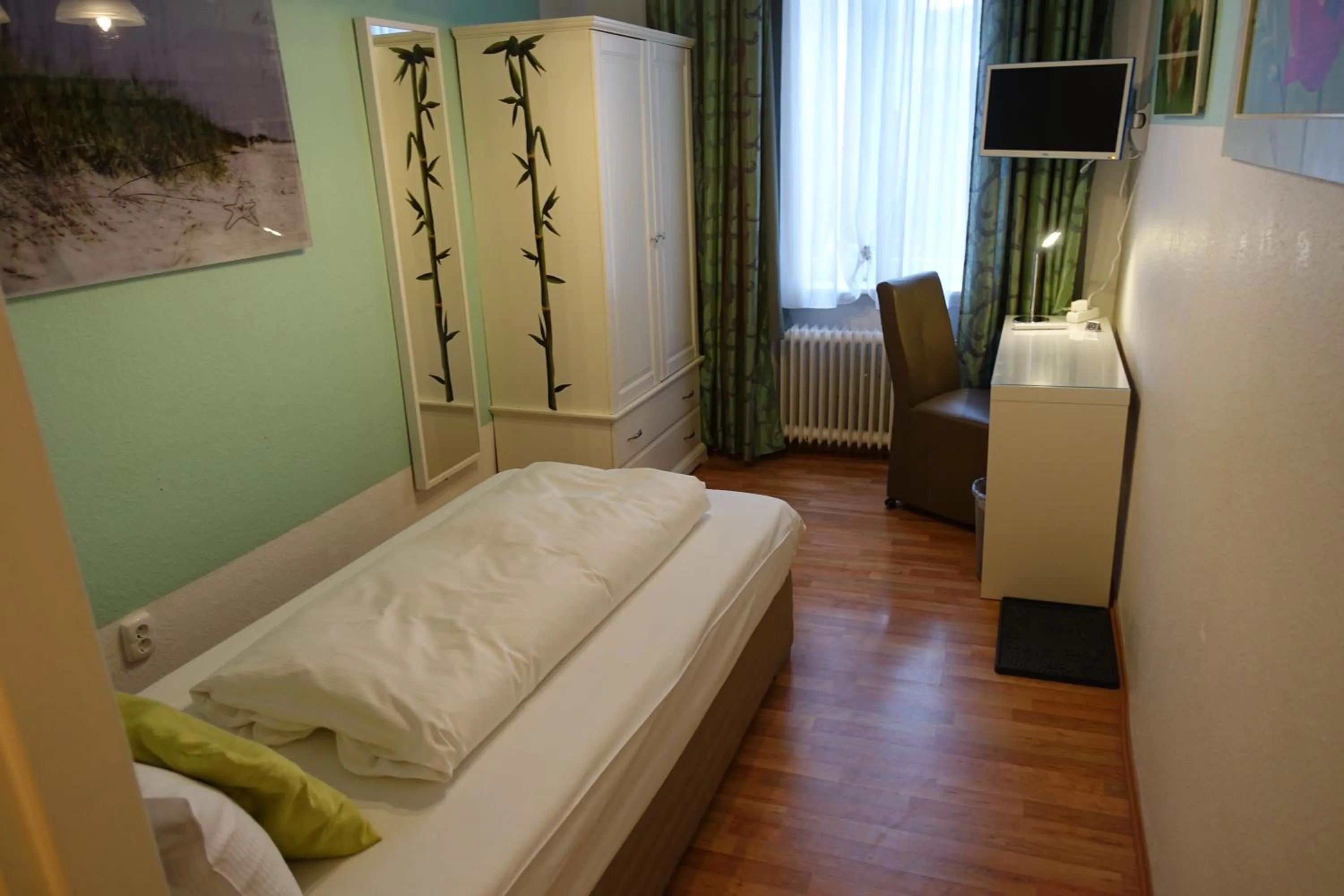 Photo of the whole room, Bed in Hotel Villa Konstanz