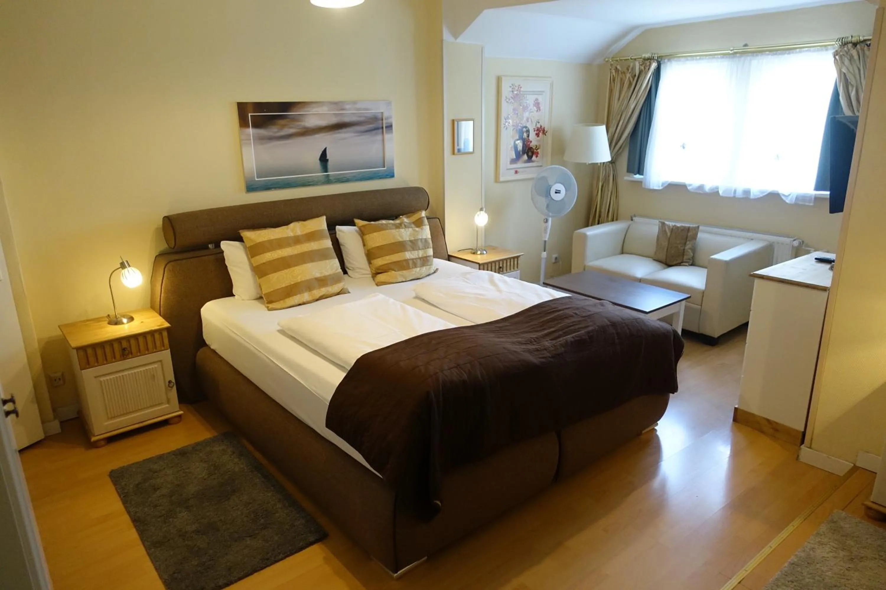 Photo of the whole room, Bed in Hotel Villa Konstanz