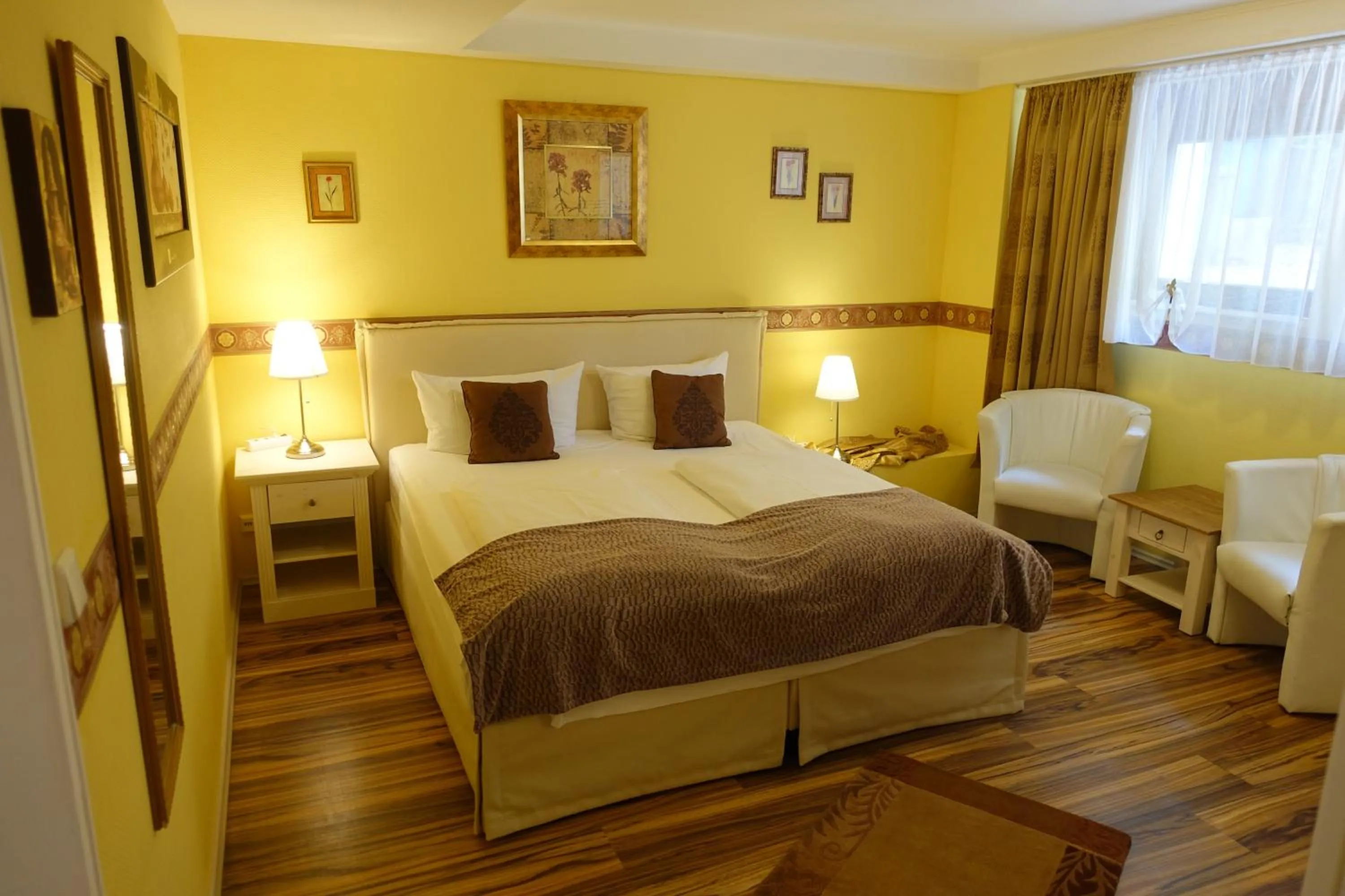 Photo of the whole room, Bed in Hotel Villa Konstanz