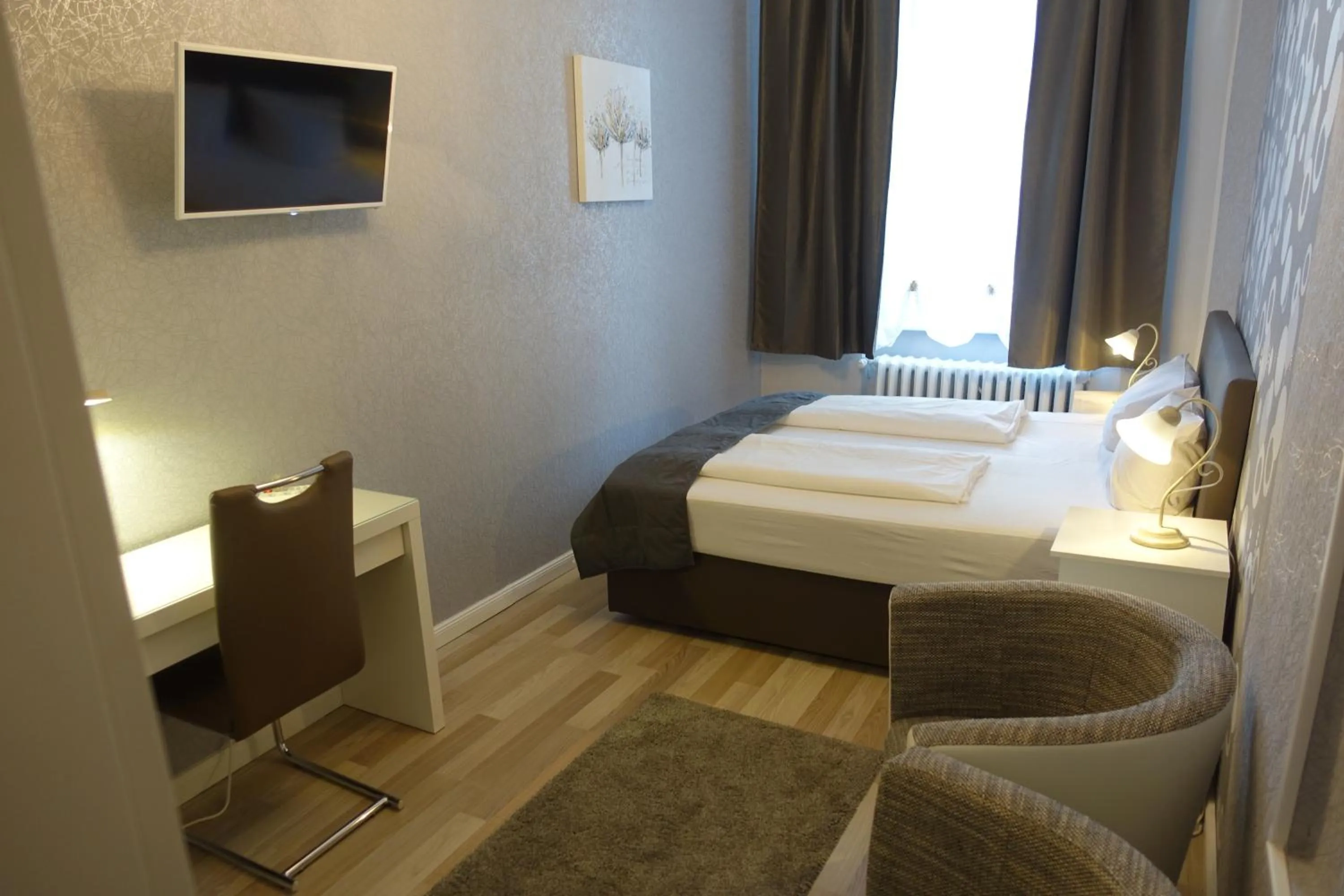 Photo of the whole room, Bed in Hotel Villa Konstanz