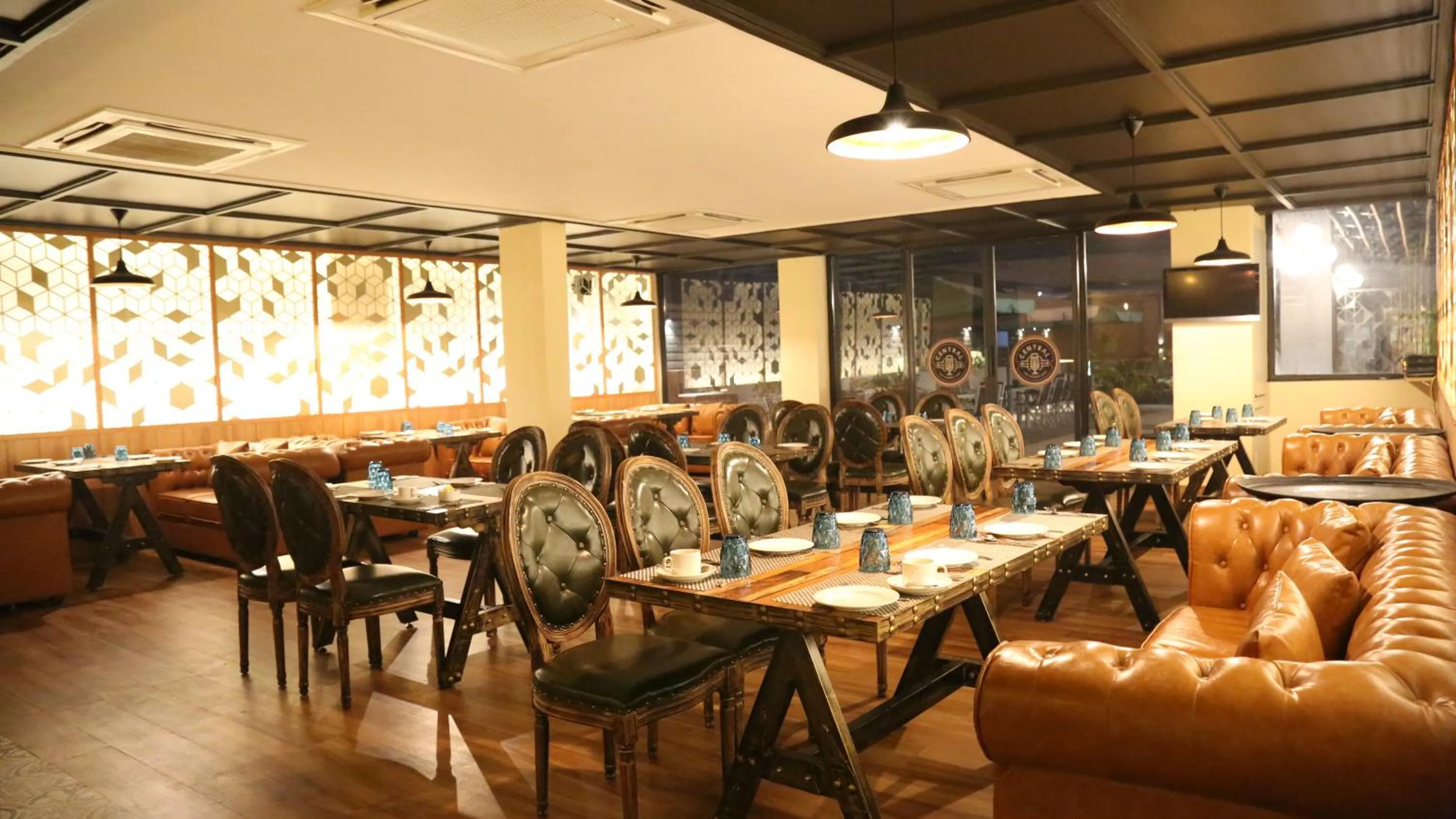 Restaurant/places to eat in HOTEL V