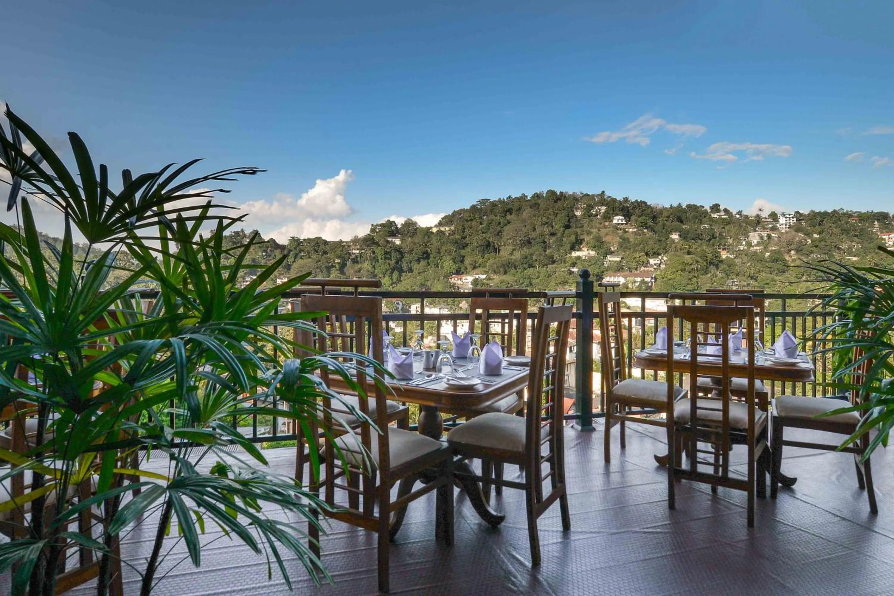 Restaurant/places to eat in Kandy Hills