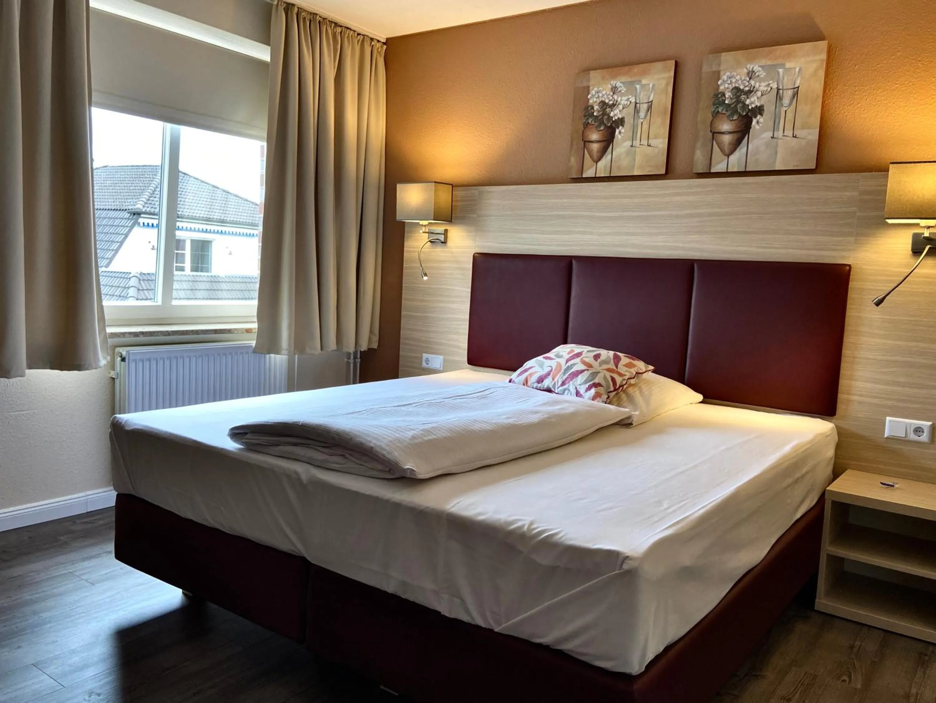 Photo of the whole room, Bed in Residenz Hotel Neu Wulmstorf