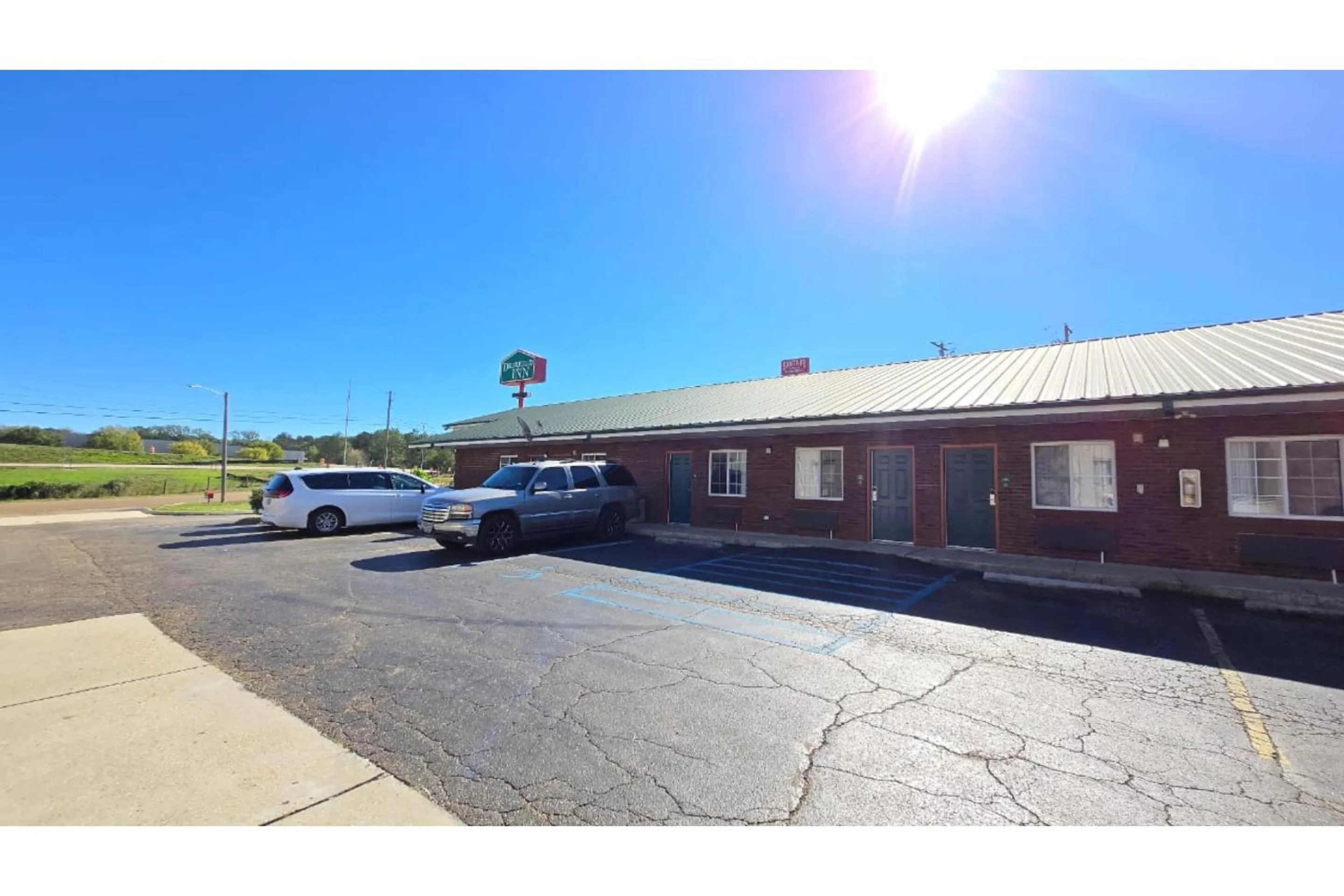 Parking in Deerfield Inn by OYO McComb I-55