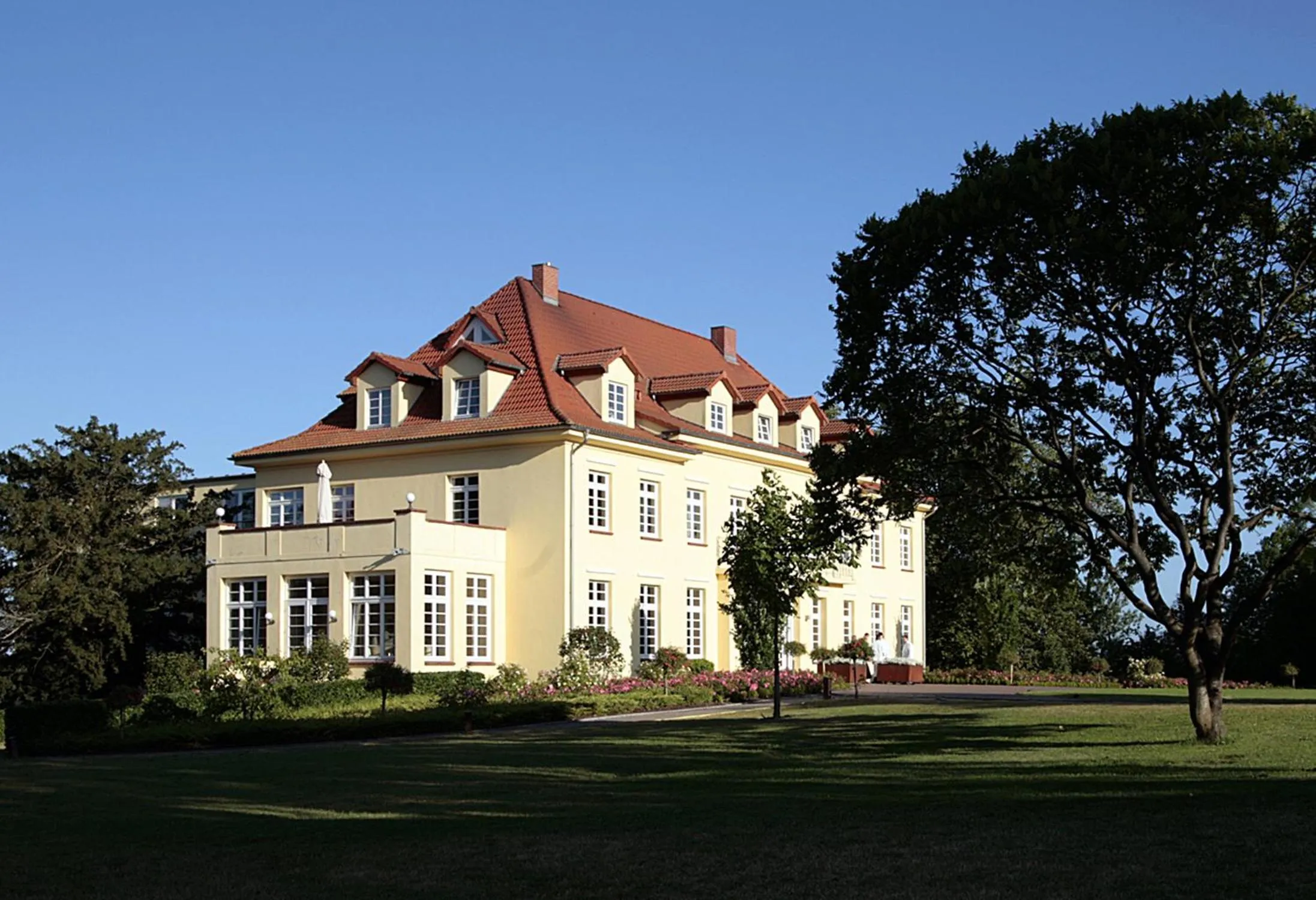 Property building in Gut Gremmelin