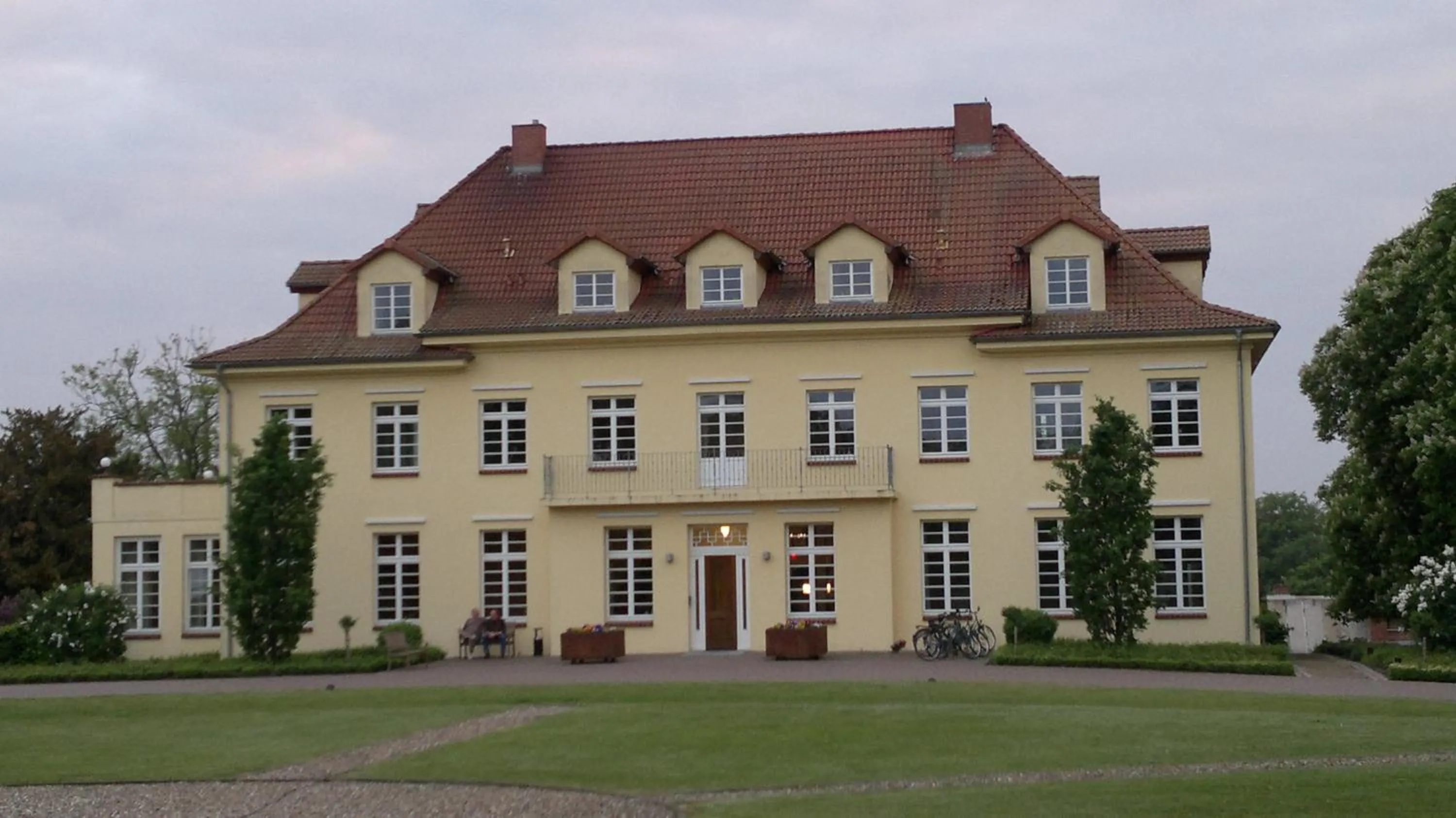 Facade/entrance in Gut Gremmelin