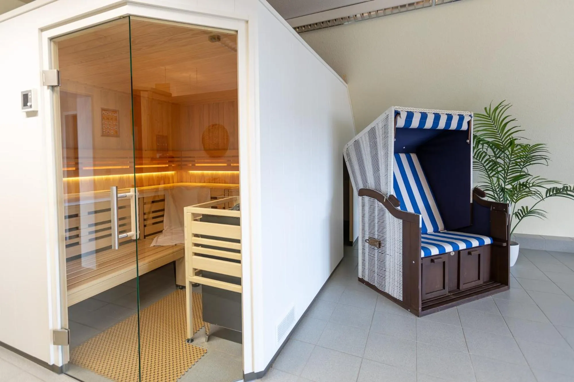 Sauna, Bed in Hermes Hotel Oldenburg