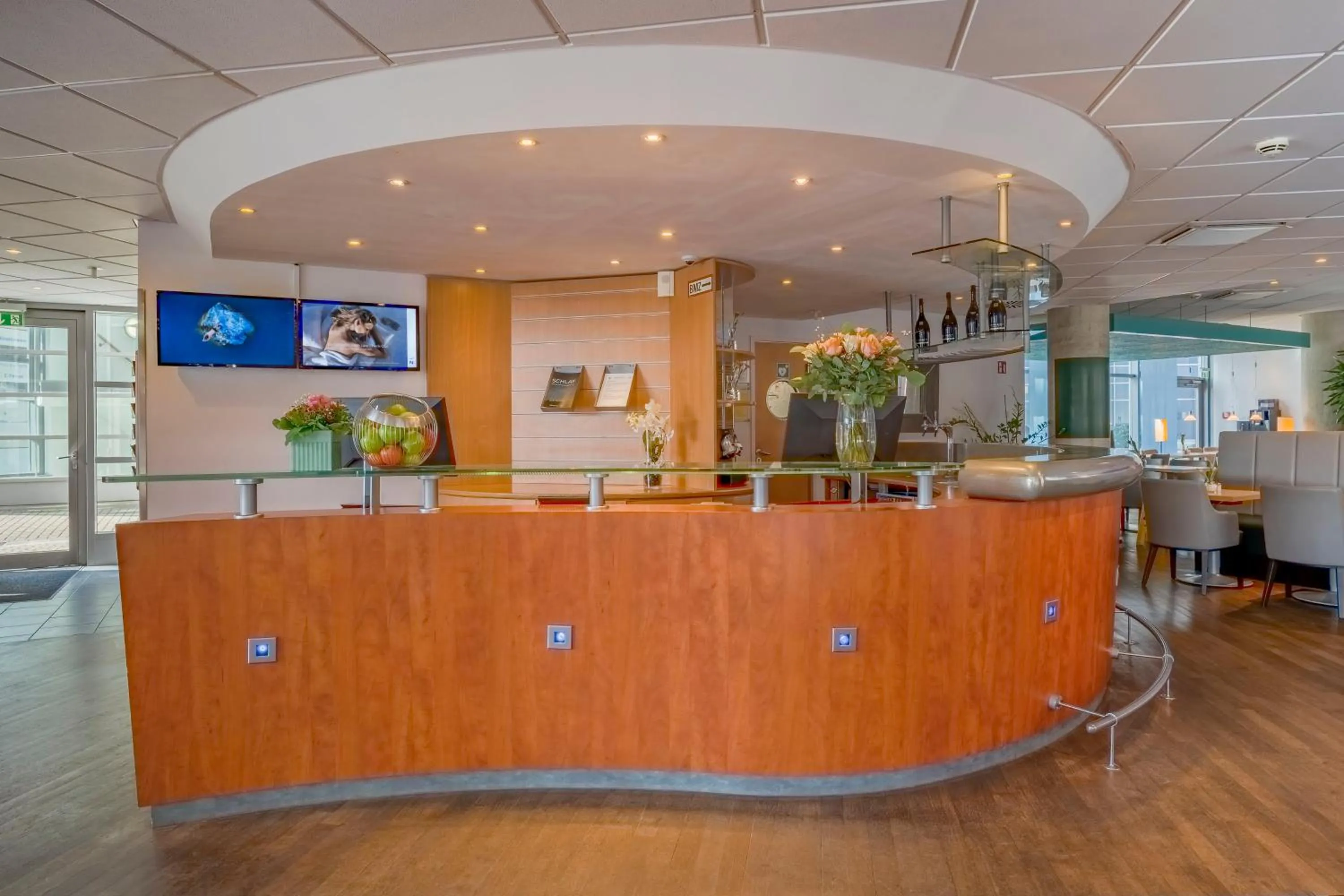 Lobby or reception in Novotel Suites Hannover