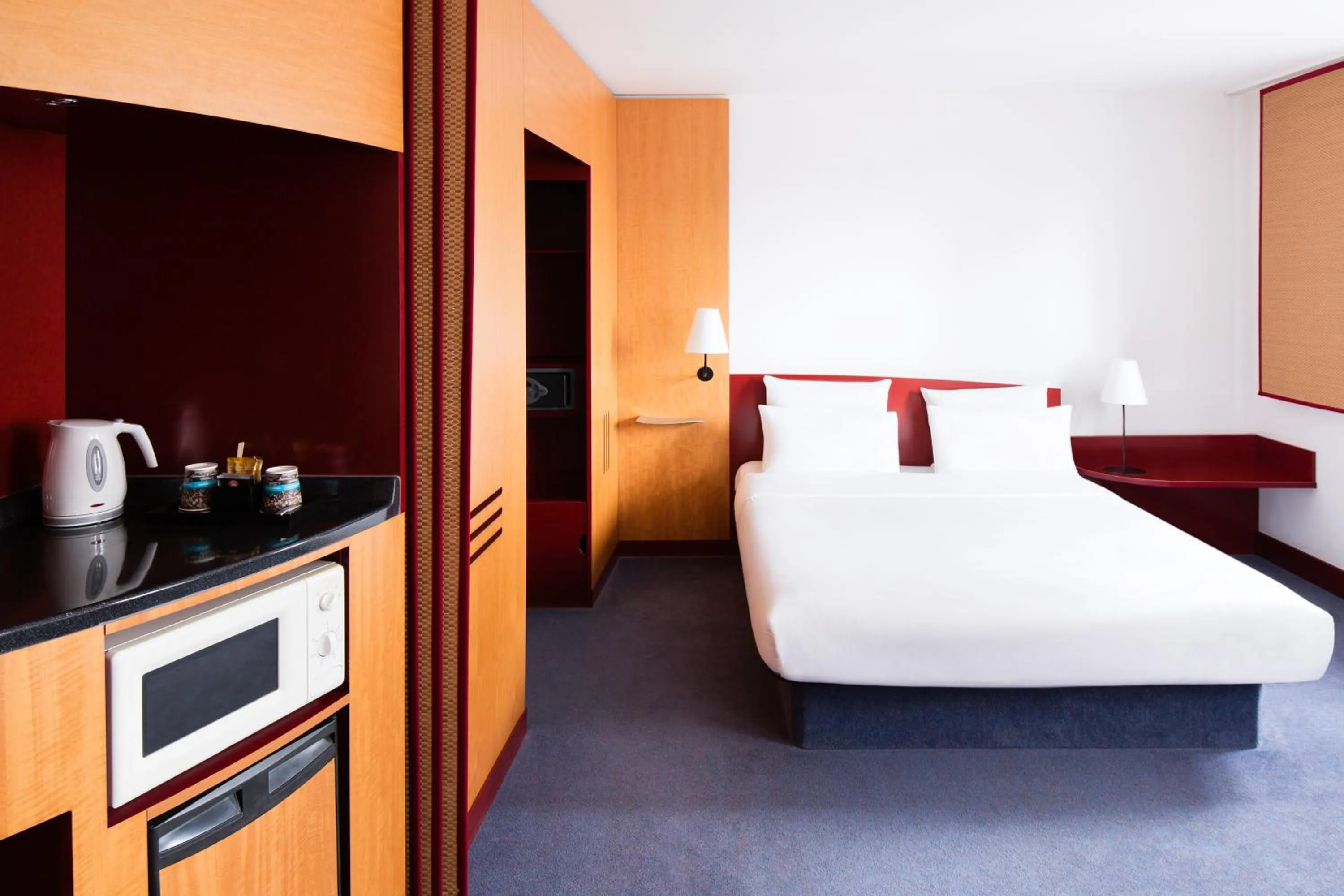 Photo of the whole room, Bed in Novotel Suites Hannover