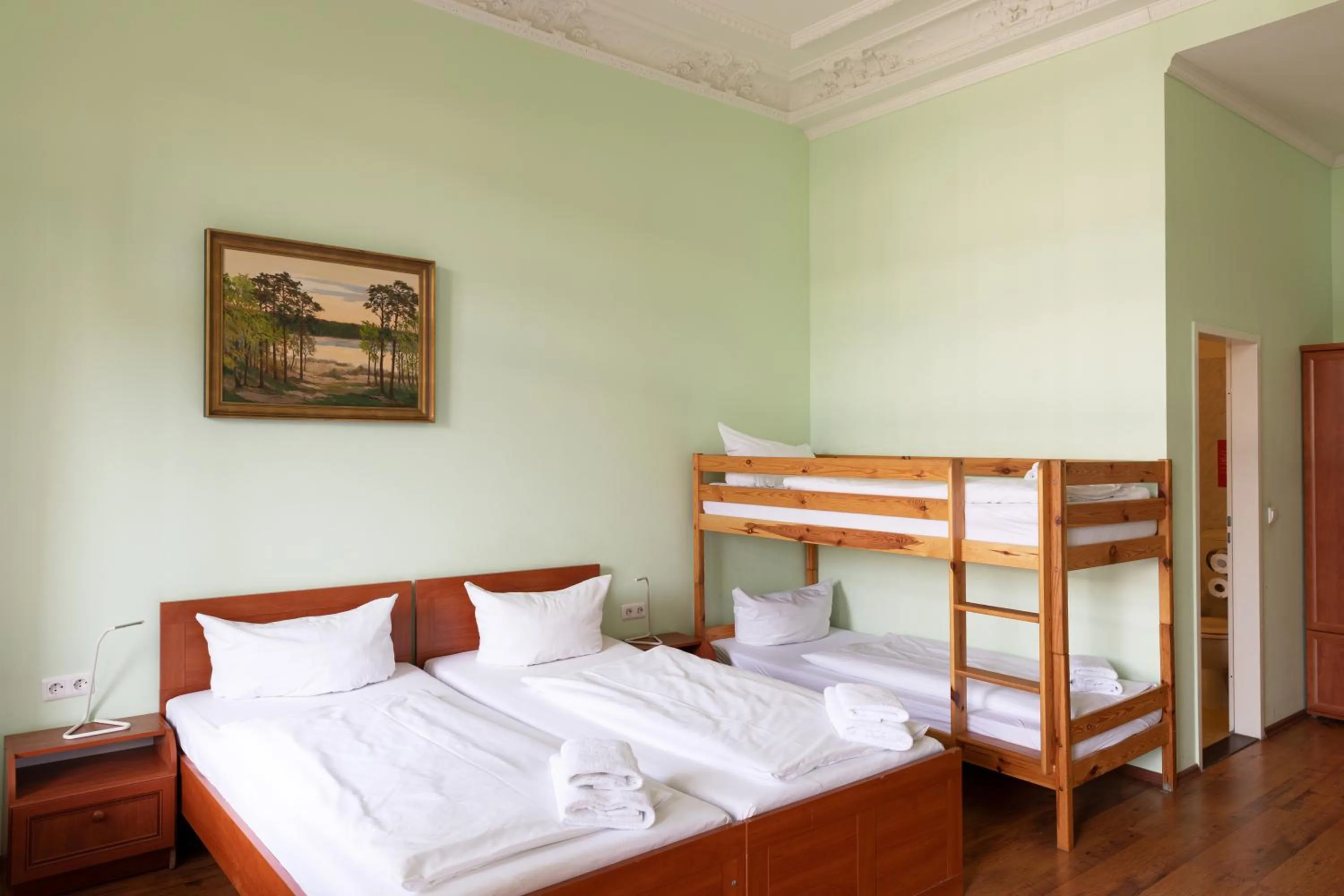 Photo of the whole room in Hotel Eden am Zoo