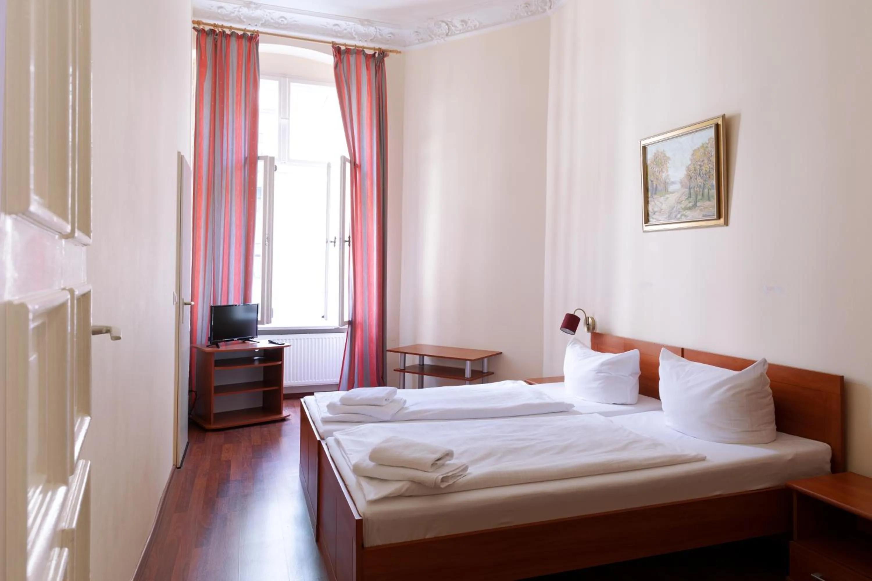 Photo of the whole room in Hotel Eden am Zoo