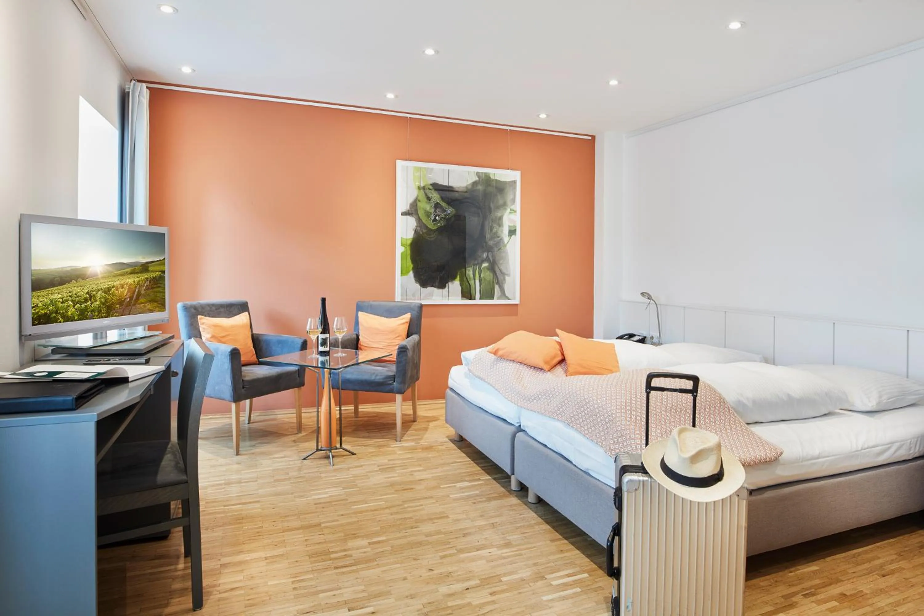 Bed in Breuer's Rüdesheimer Schloss