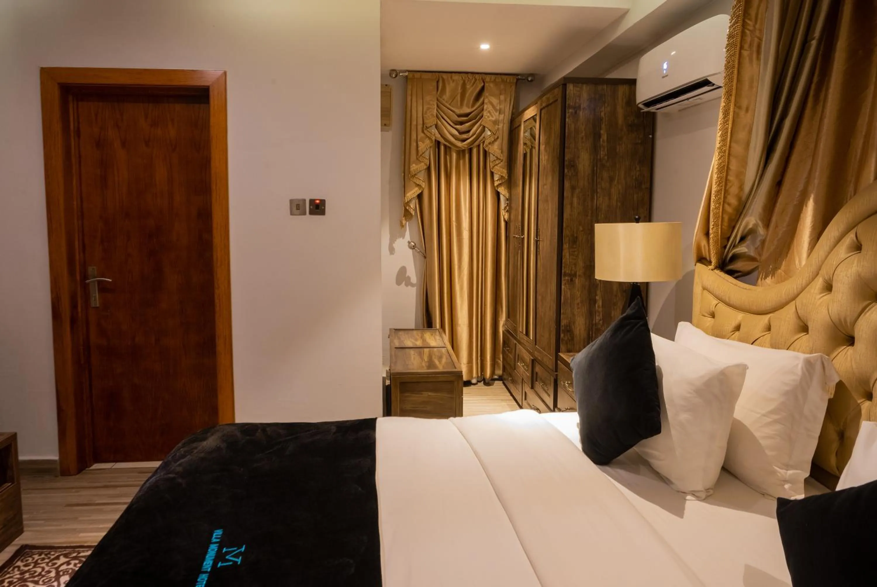 Bedroom, Bed in Villa Monument Hotel