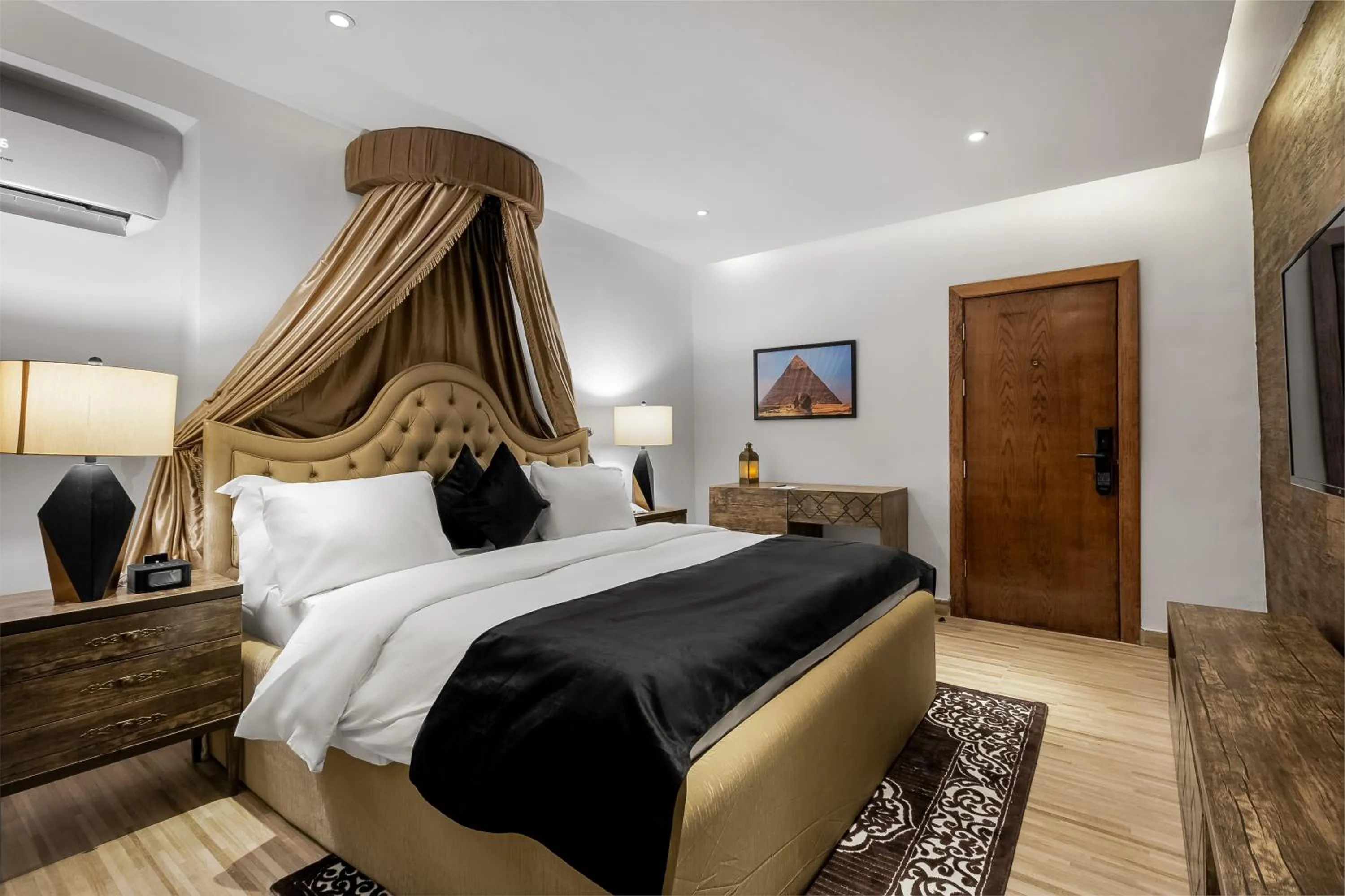 Bedroom, Bed in Villa Monument Hotel