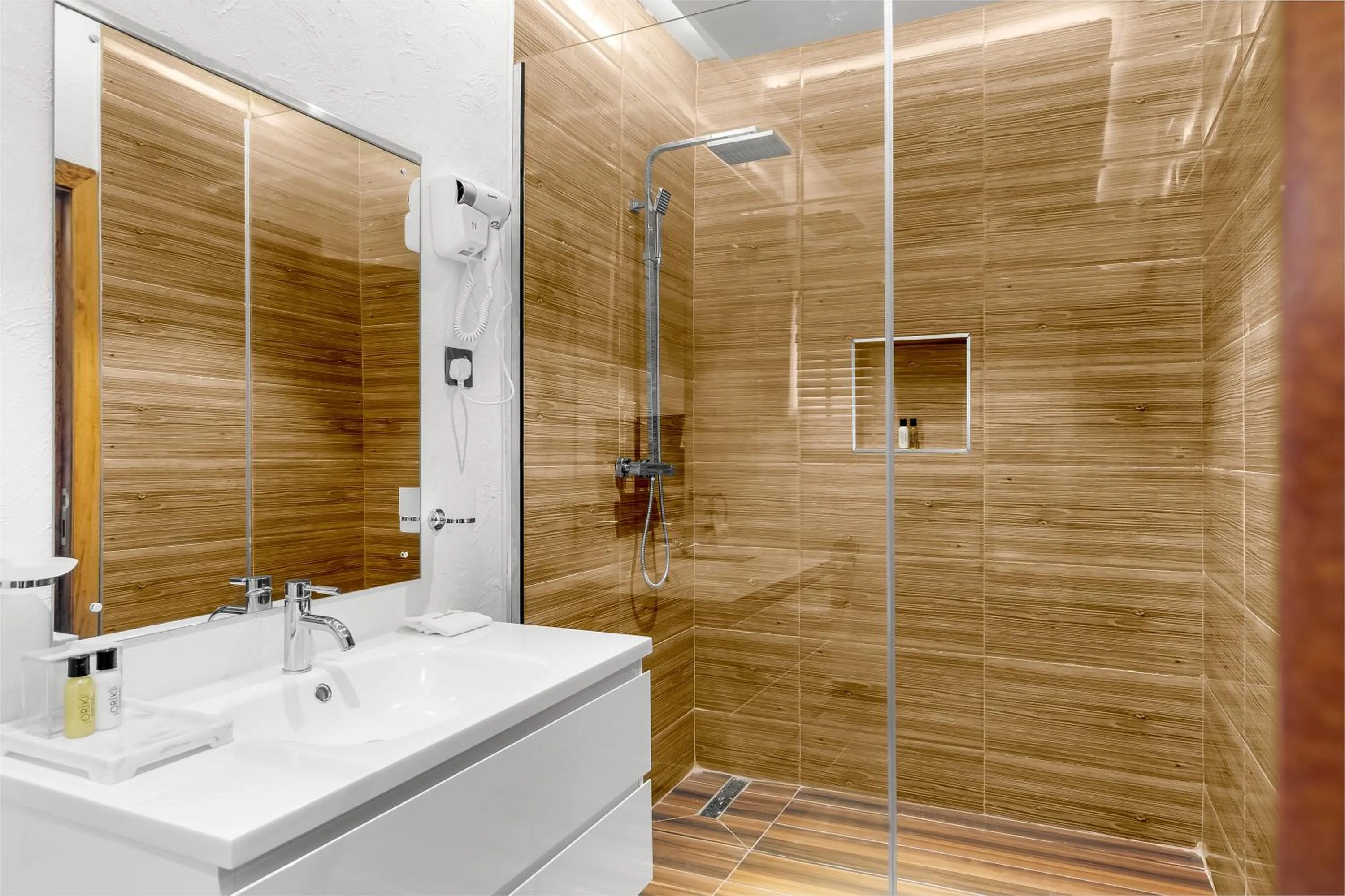 Shower in Villa Monument Hotel