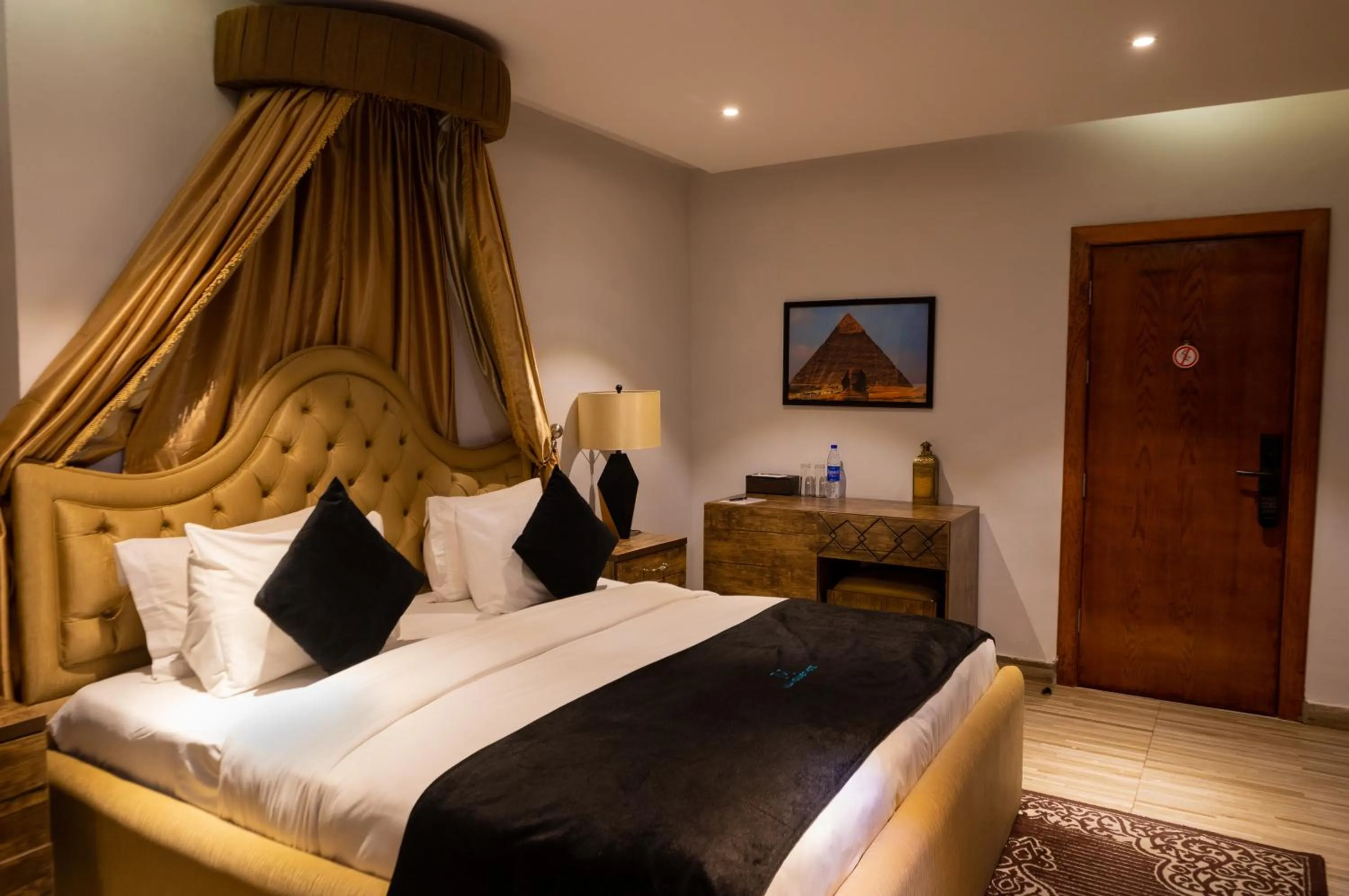 Bedroom, Bed in Villa Monument Hotel