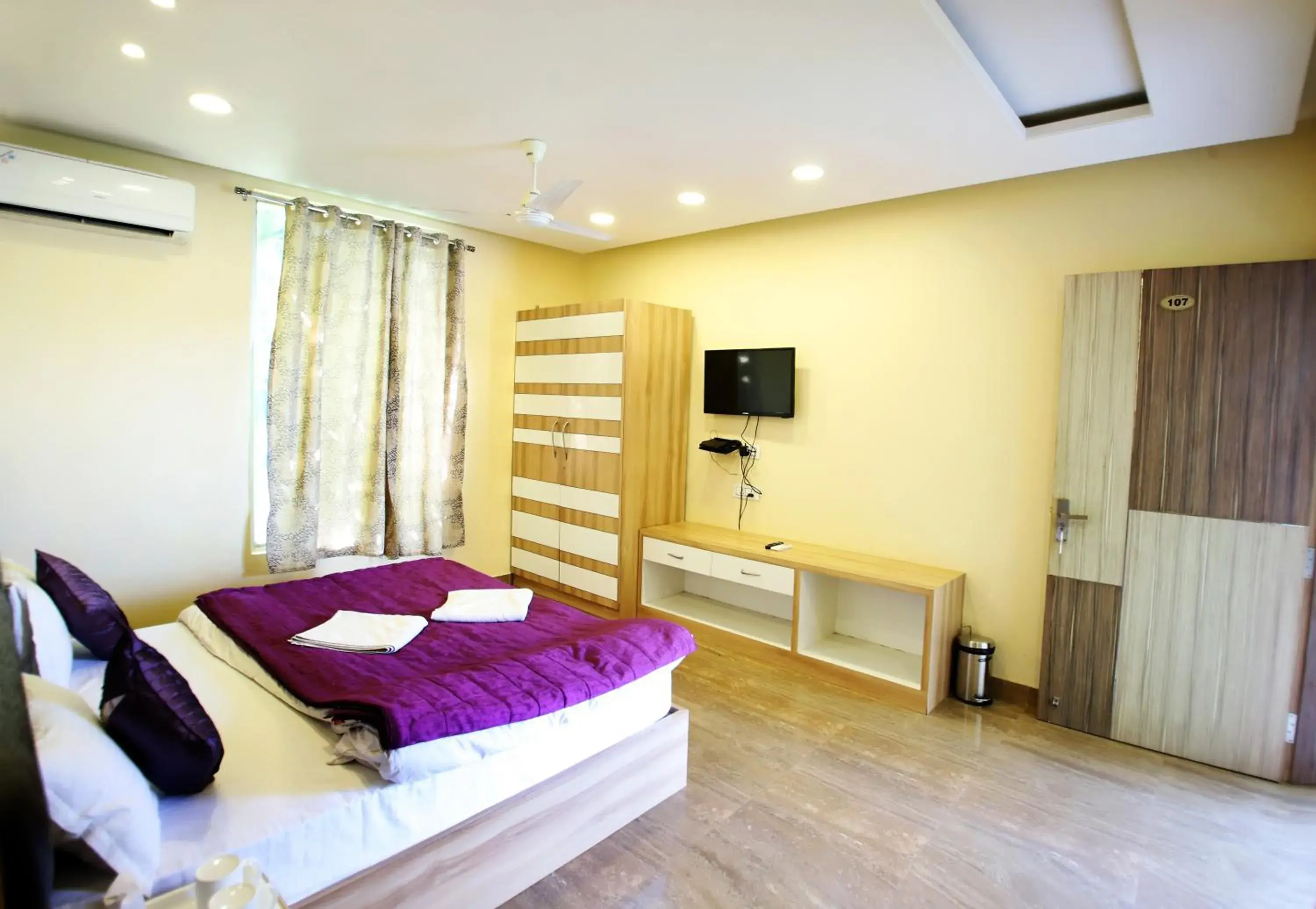 Deluxe King Room in Virat Resorts, Sariska Rajasthan Deluxe King Room in Virat Resorts, Sariska Rajasthan