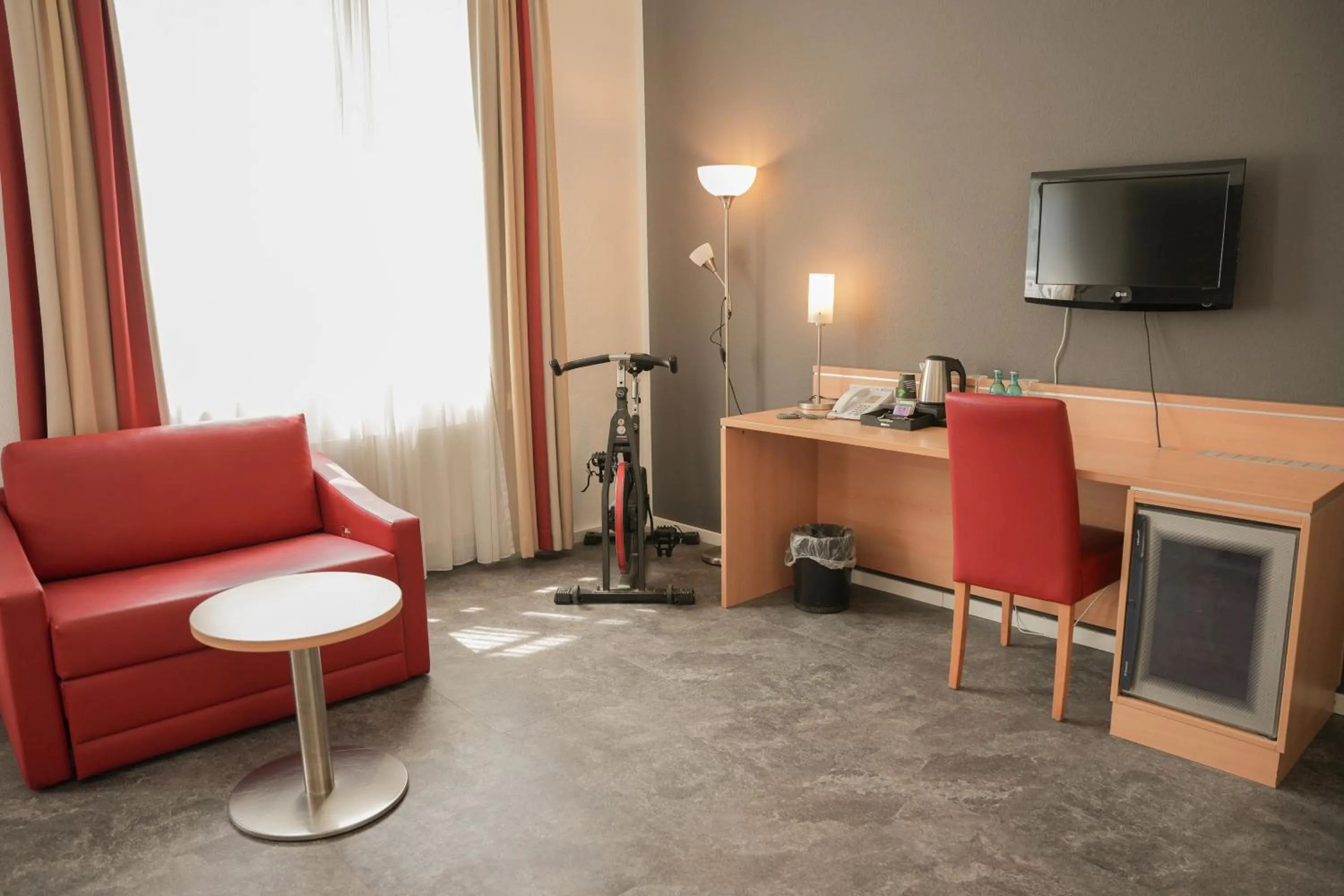 TV and multimedia in Hotel Offenbacher Hof