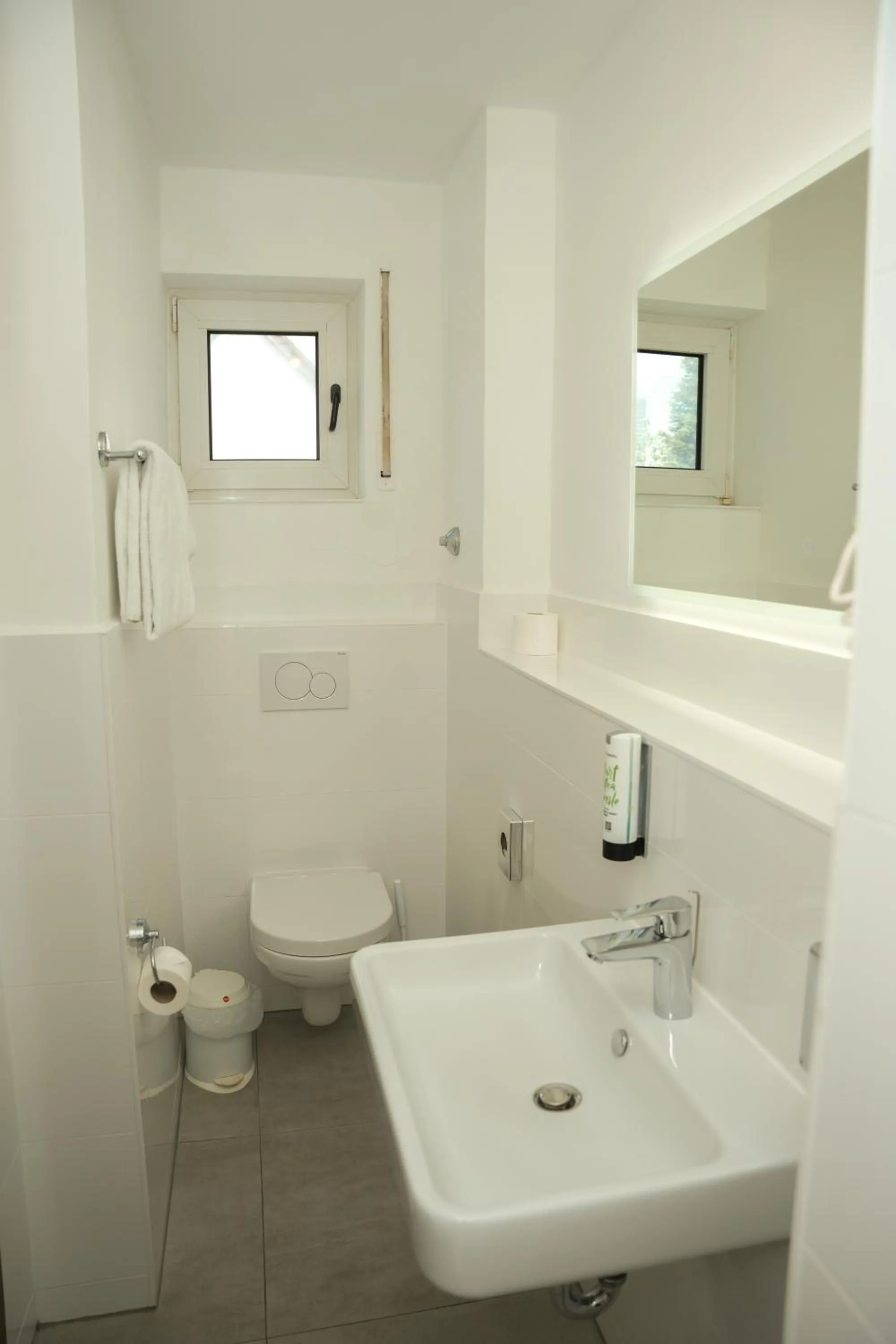 Shower in Hotel Offenbacher Hof