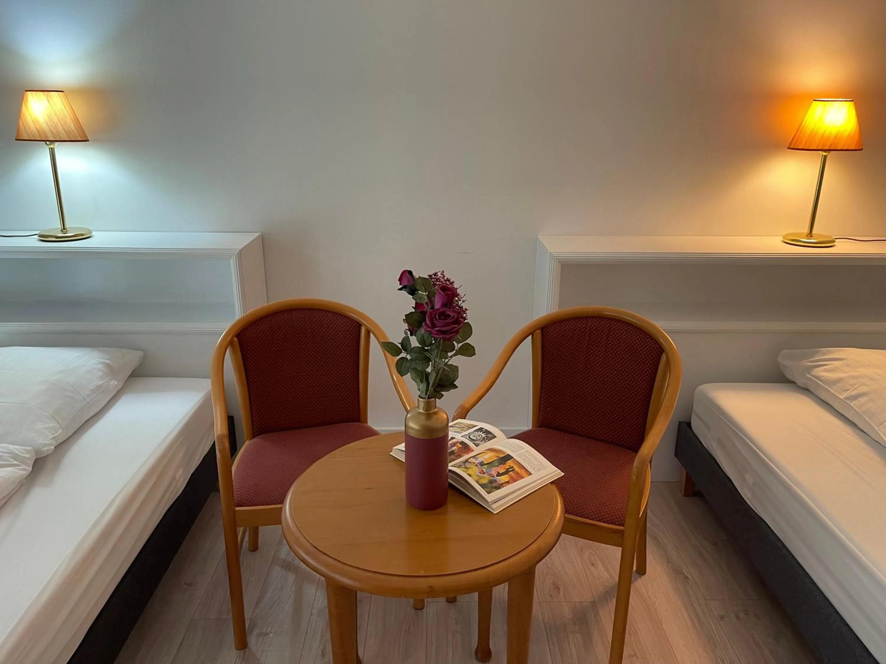 Photo of the whole room, Bed in Eurotel am Main