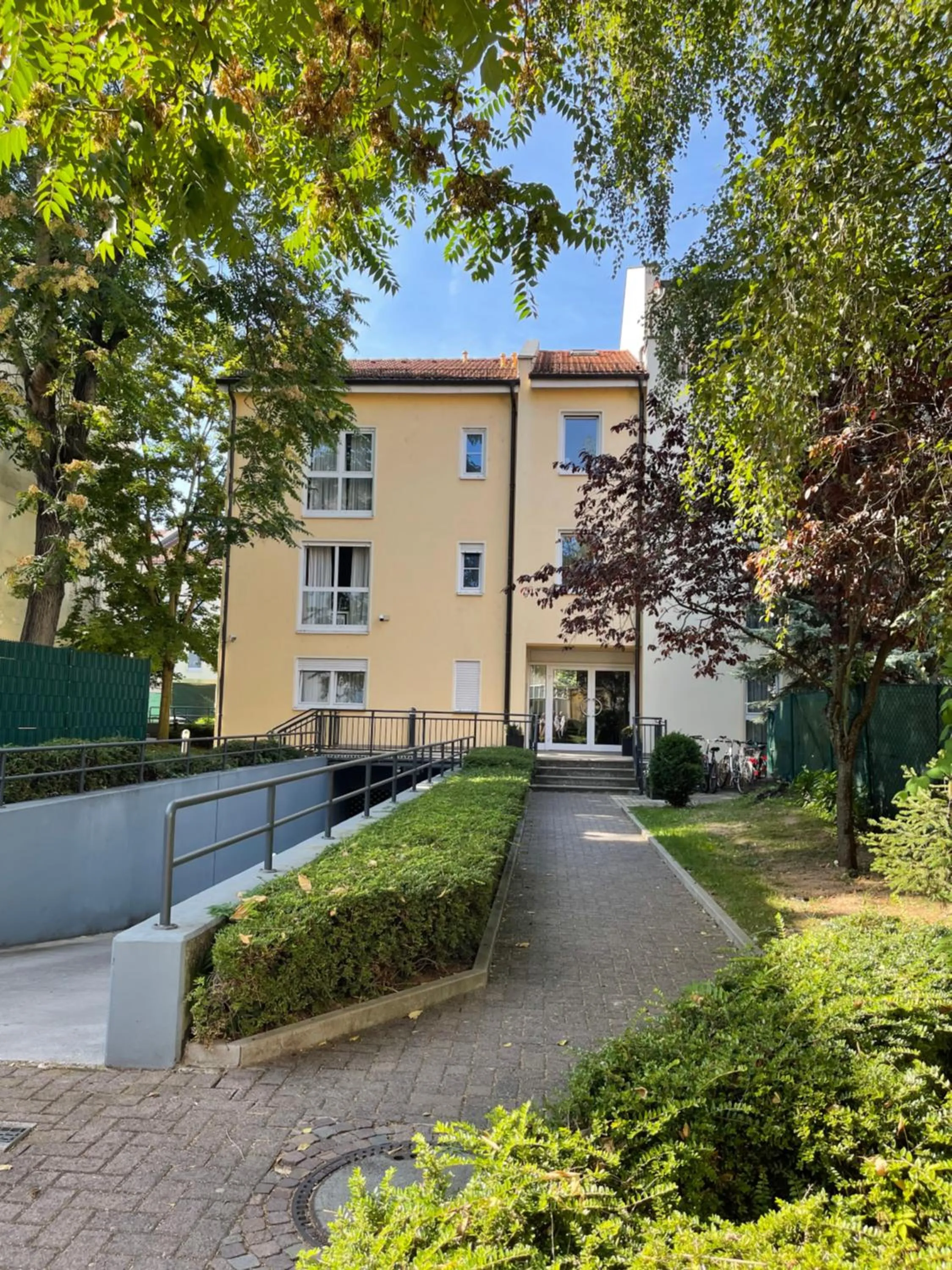 Property building in Eurotel am Main