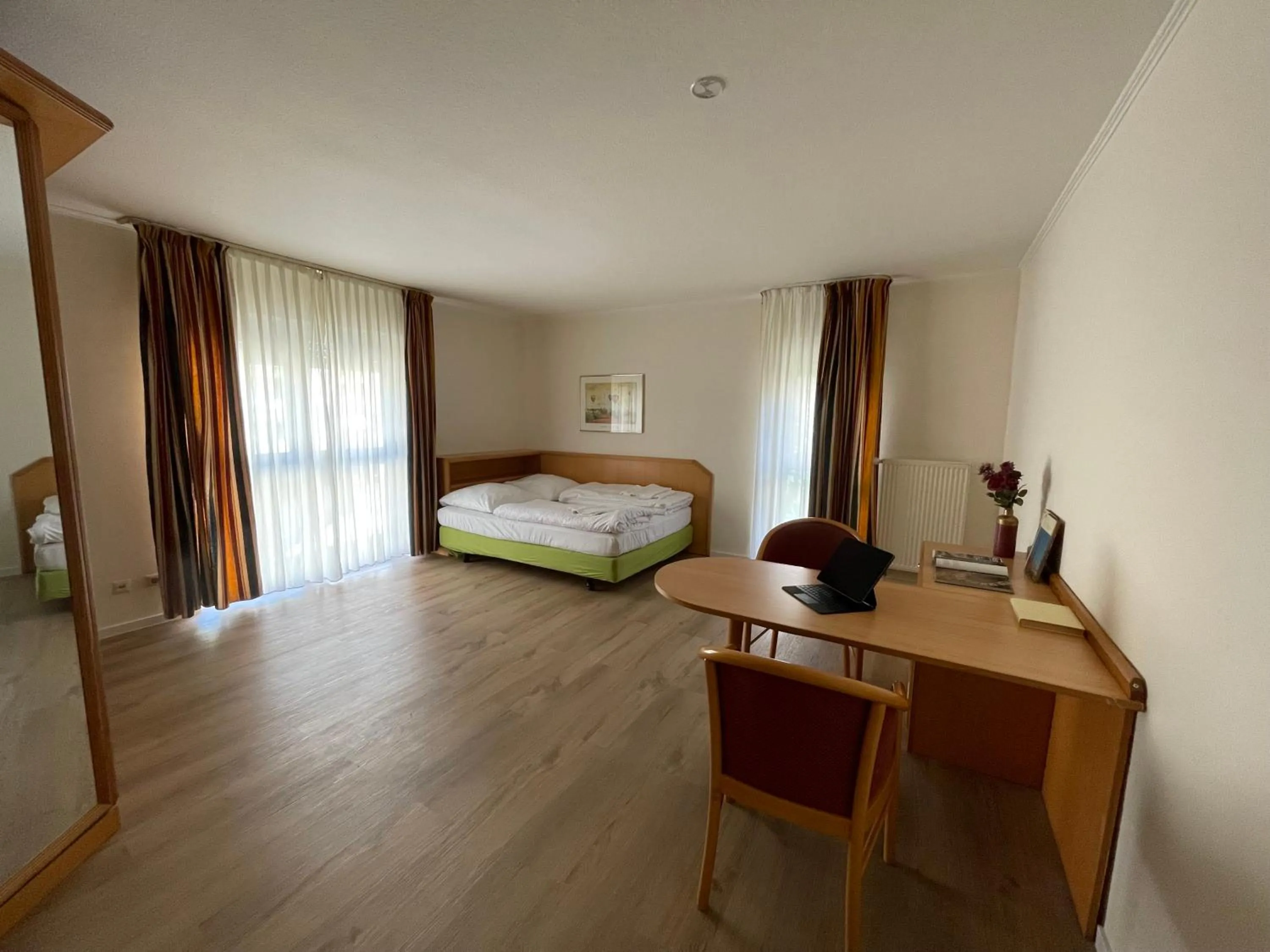 Photo of the whole room, Bed in Eurotel am Main