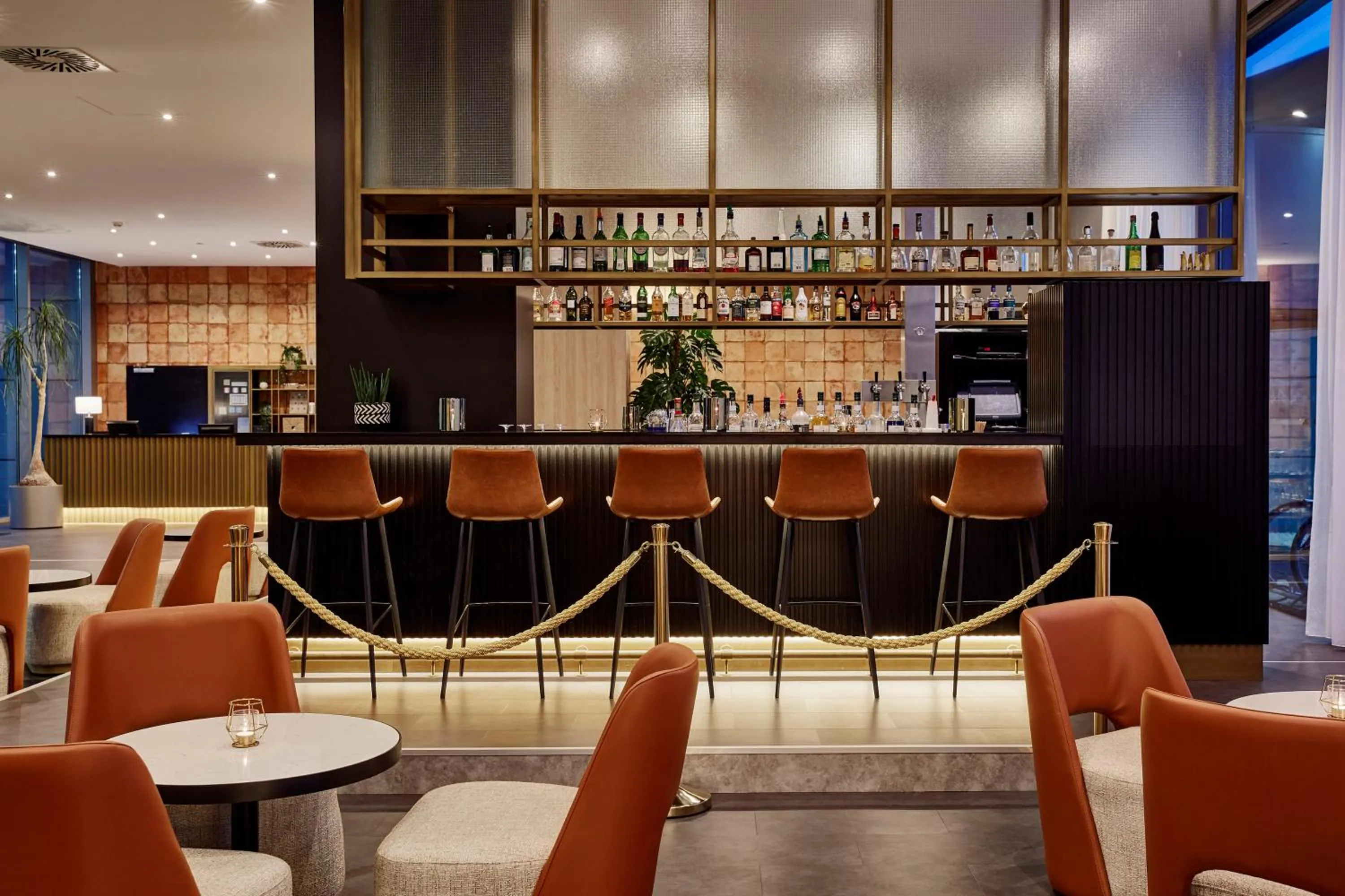 Lobby or reception in INNSiDE by Meliá Bremen