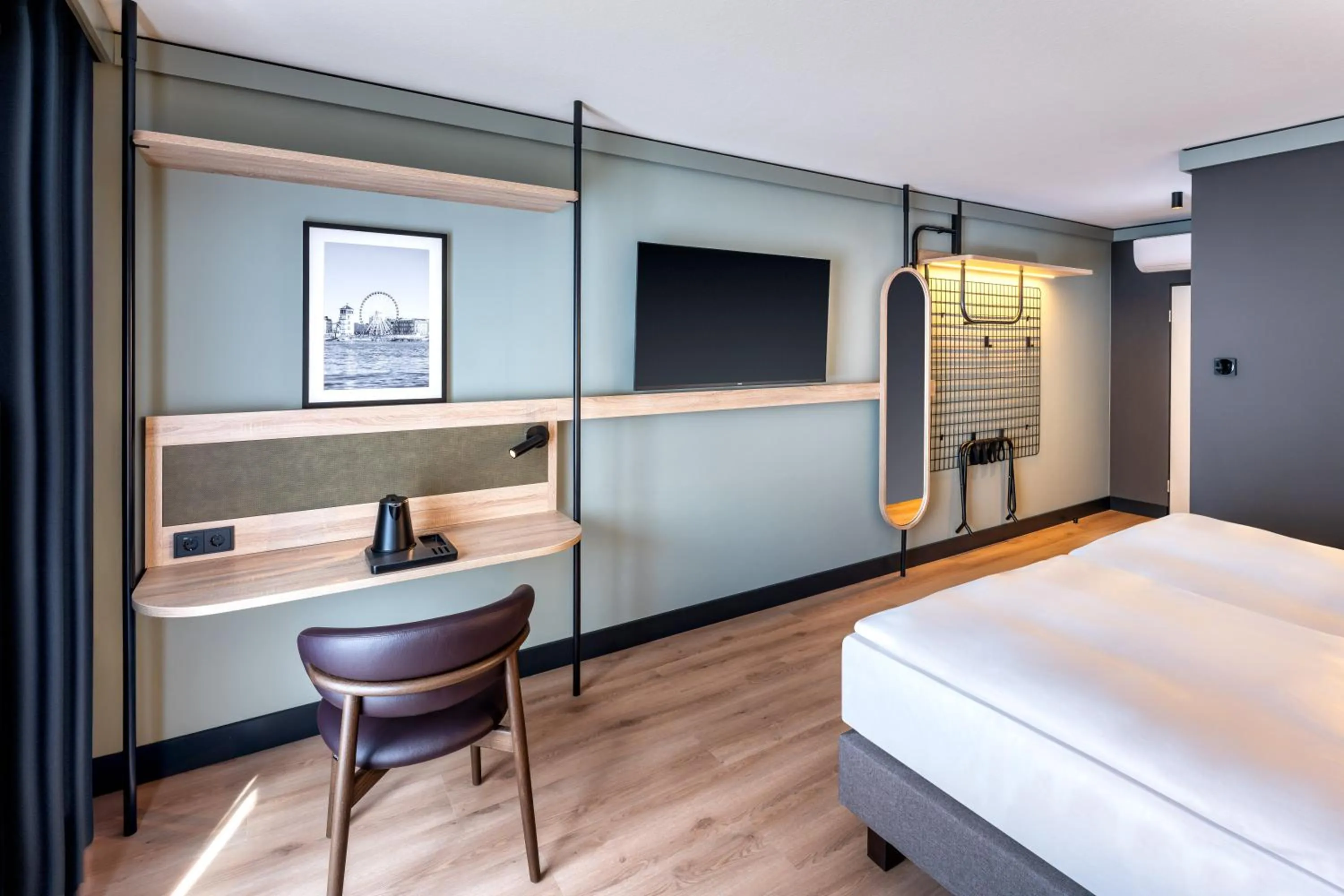 TV and multimedia, Bed in Radisson Hotel Dusseldorf City Center