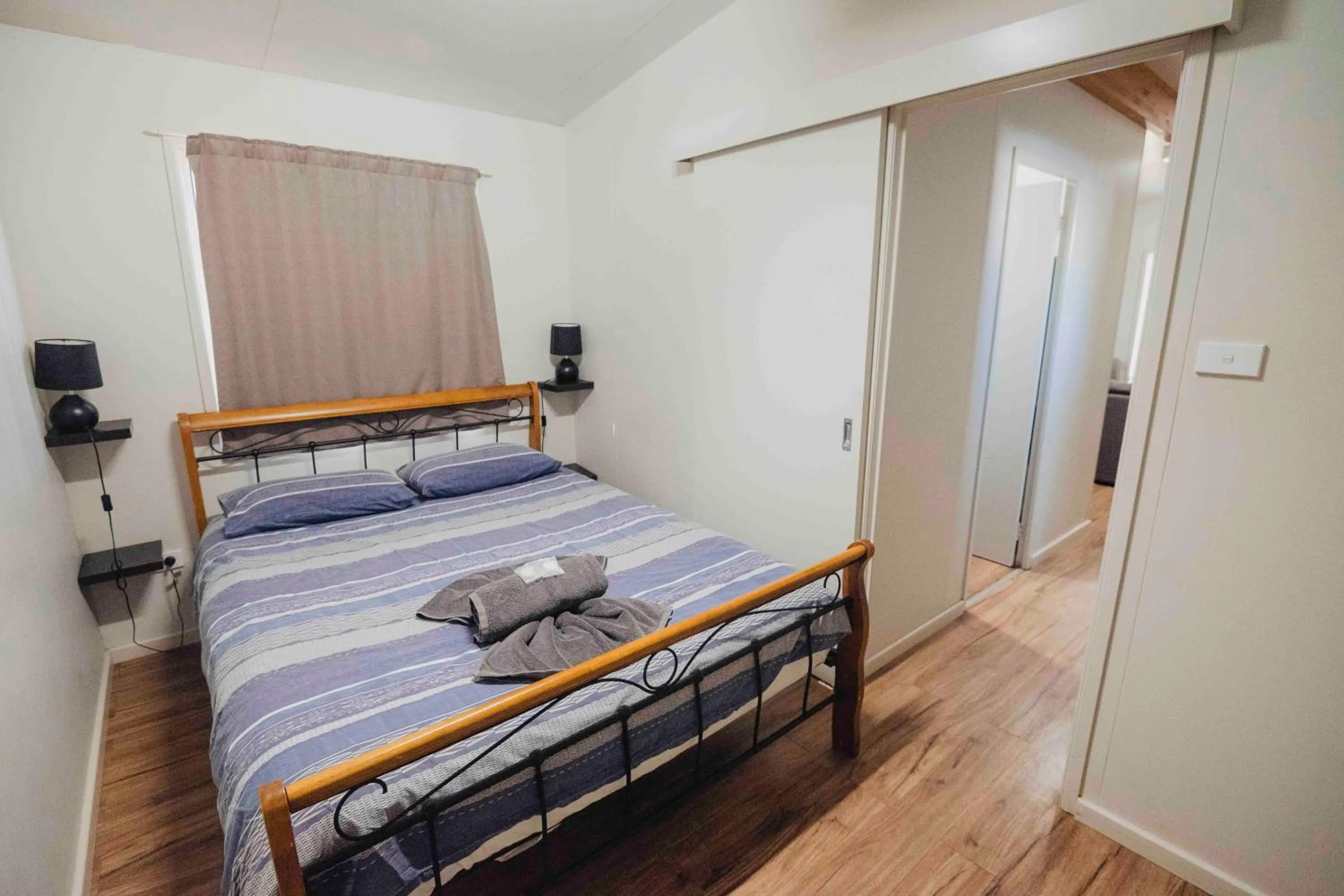 Bedroom, Bed in Capricorn Holiday Park