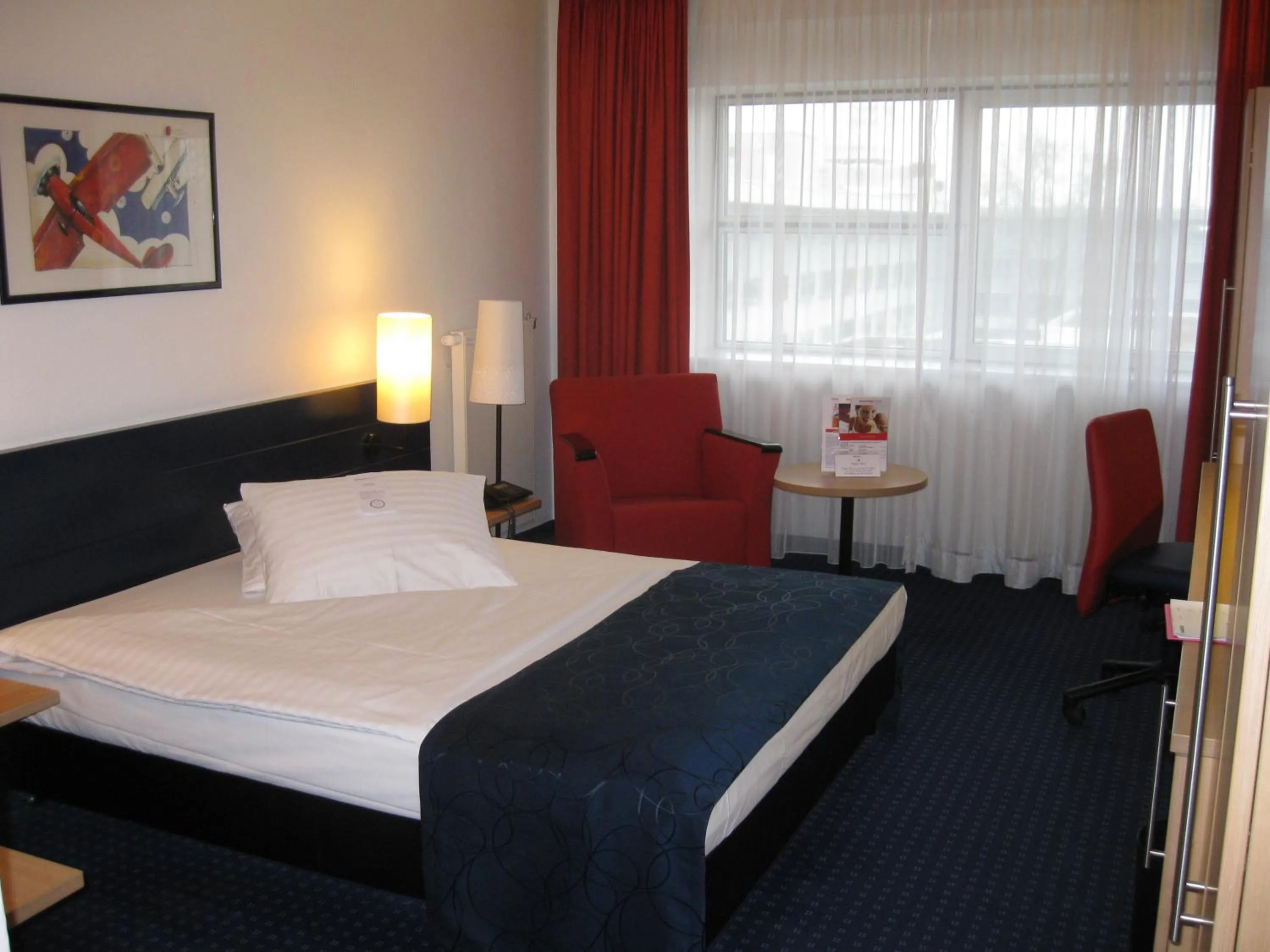 Bed in IntercityHotel Frankfurt Airport