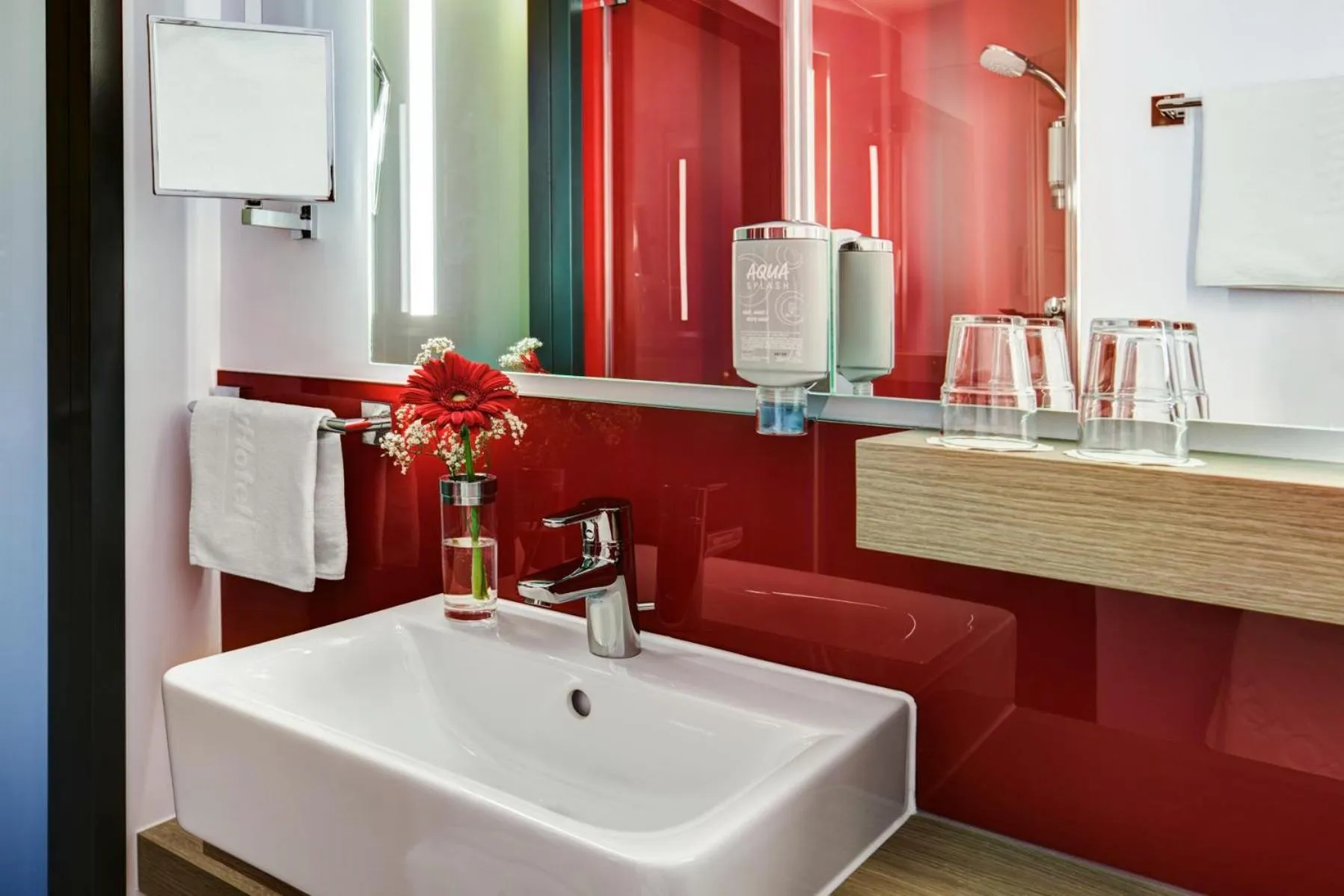 Bathroom in IntercityHotel Frankfurt Airport