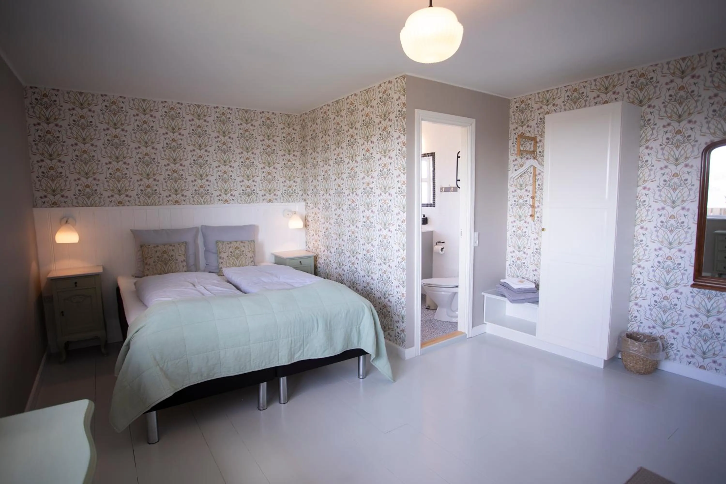 Bedroom, Bed in Kallehavegaard Badehotel