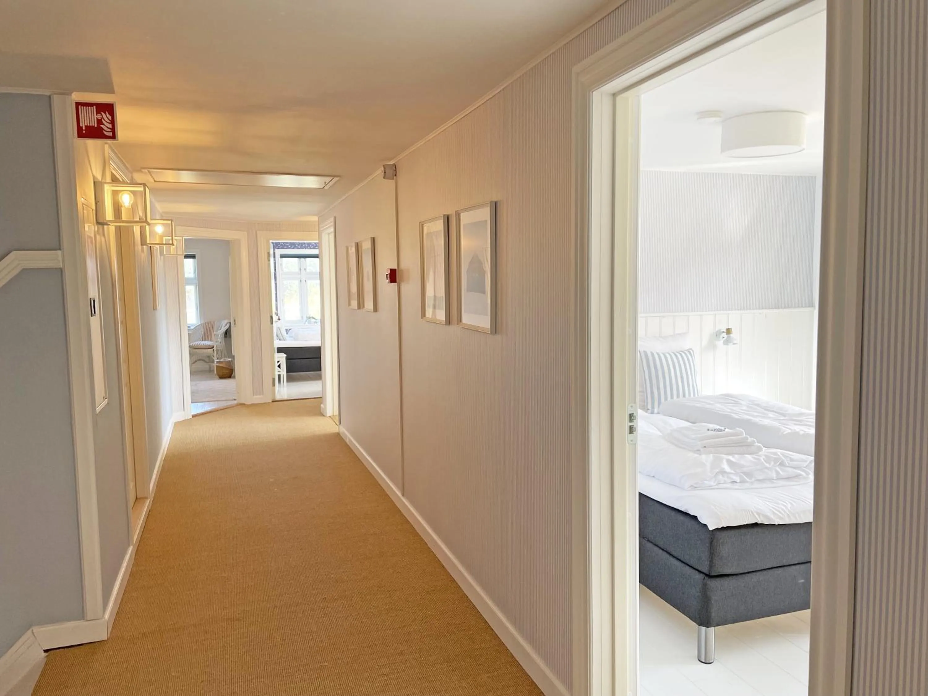 Property building, Bed in Kallehavegaard Badehotel