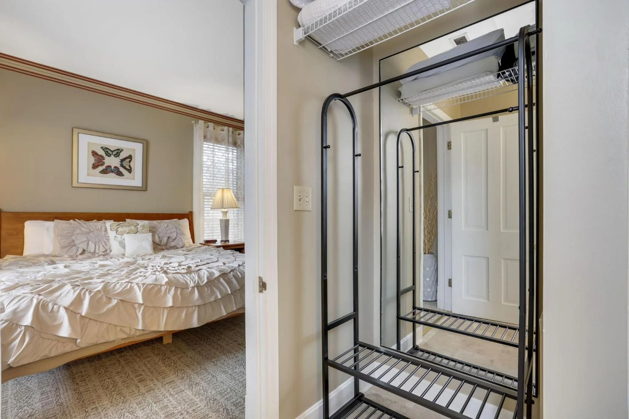 Bathroom, Bed in 50 Lincoln Short North Bed & Breakfast