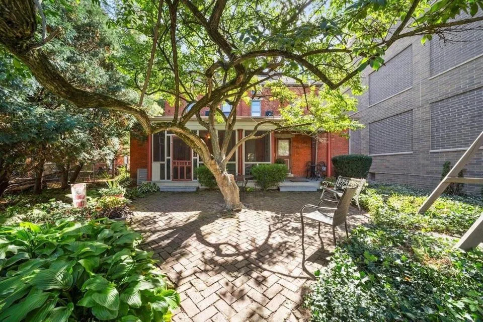 Garden in 50 Lincoln Short North Bed & Breakfast