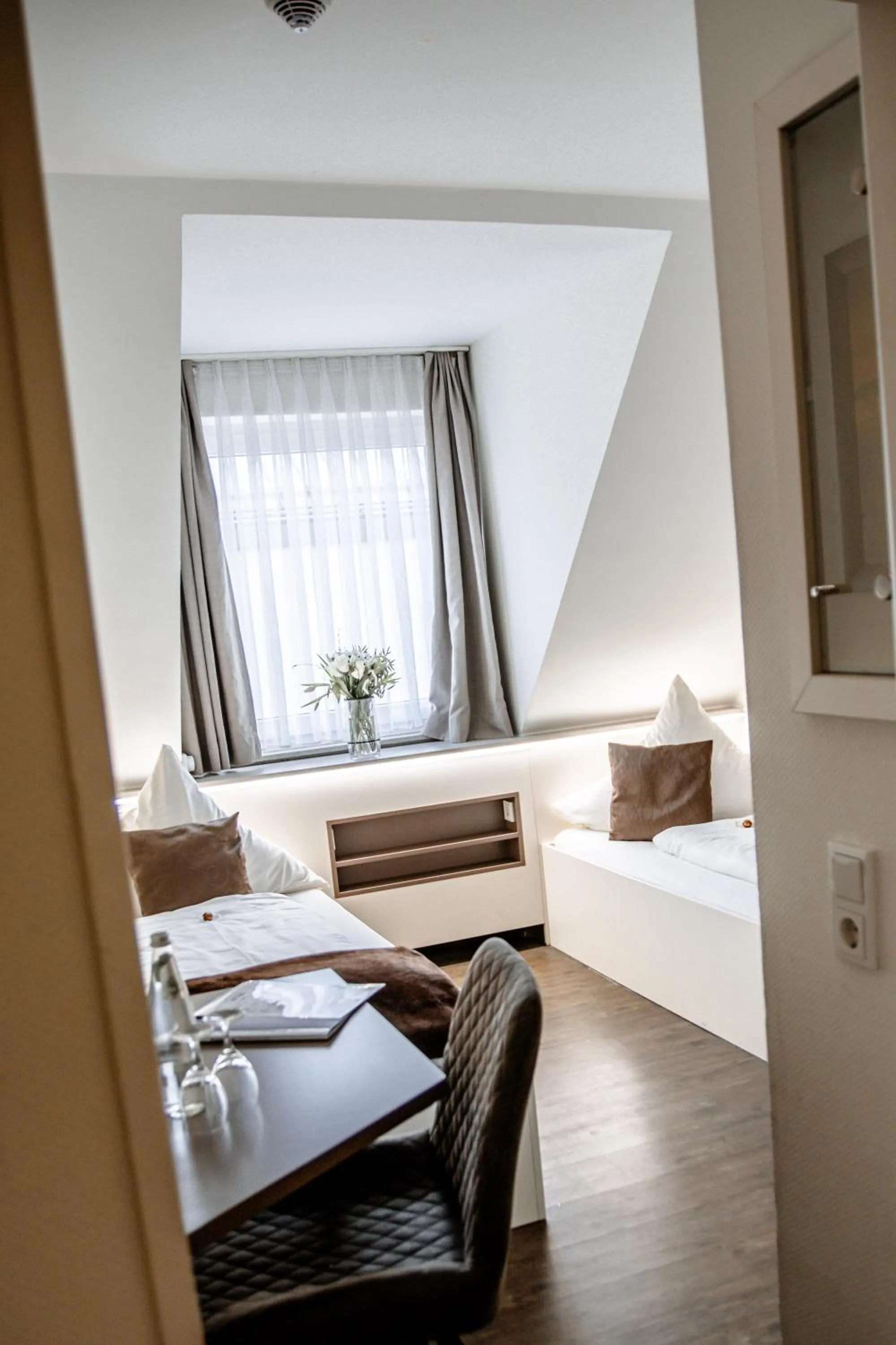 Photo of the whole room, Bed in Hotel Central eGbR