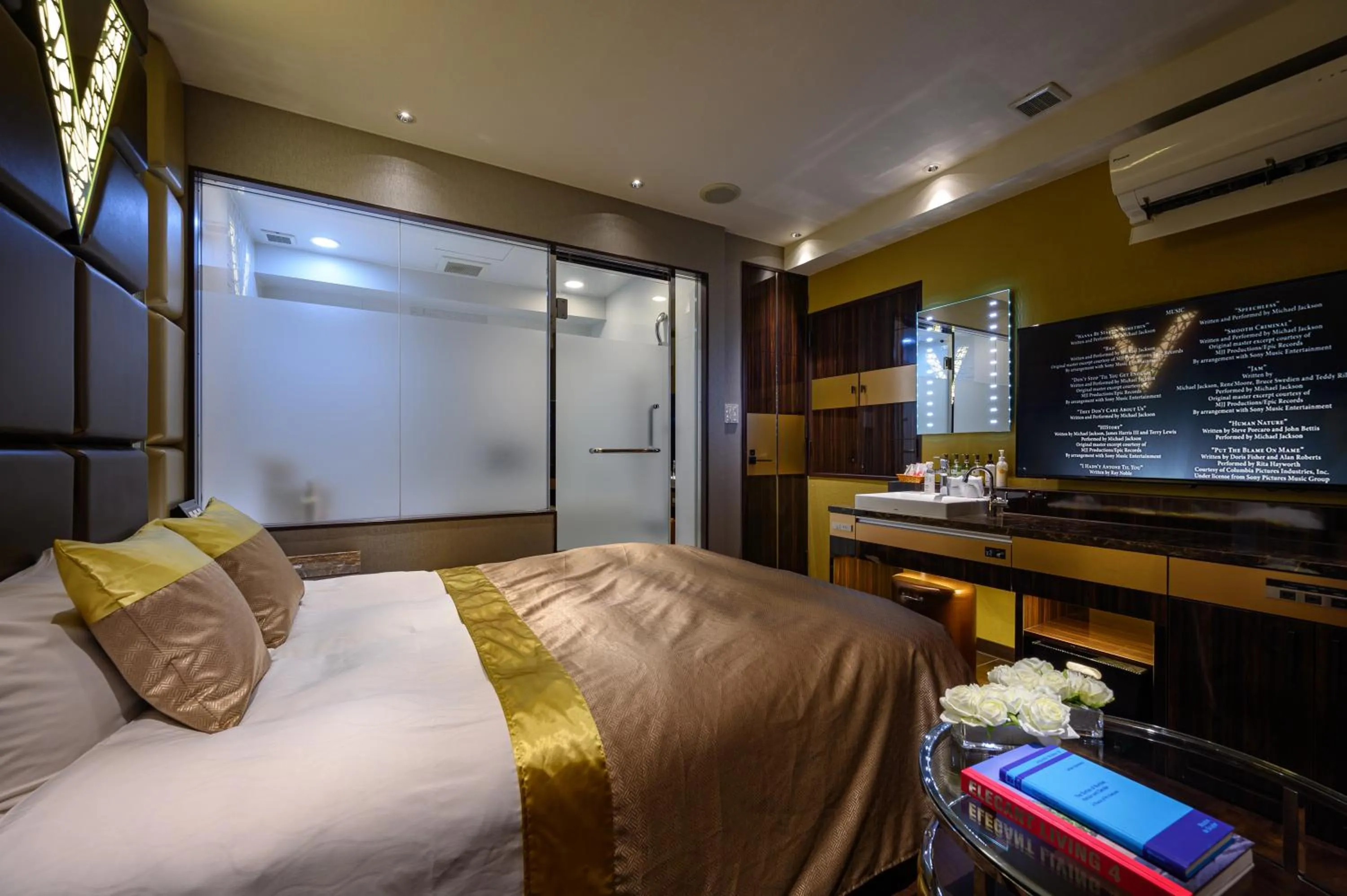 Bed in HOTEL VARKIN ANNEX