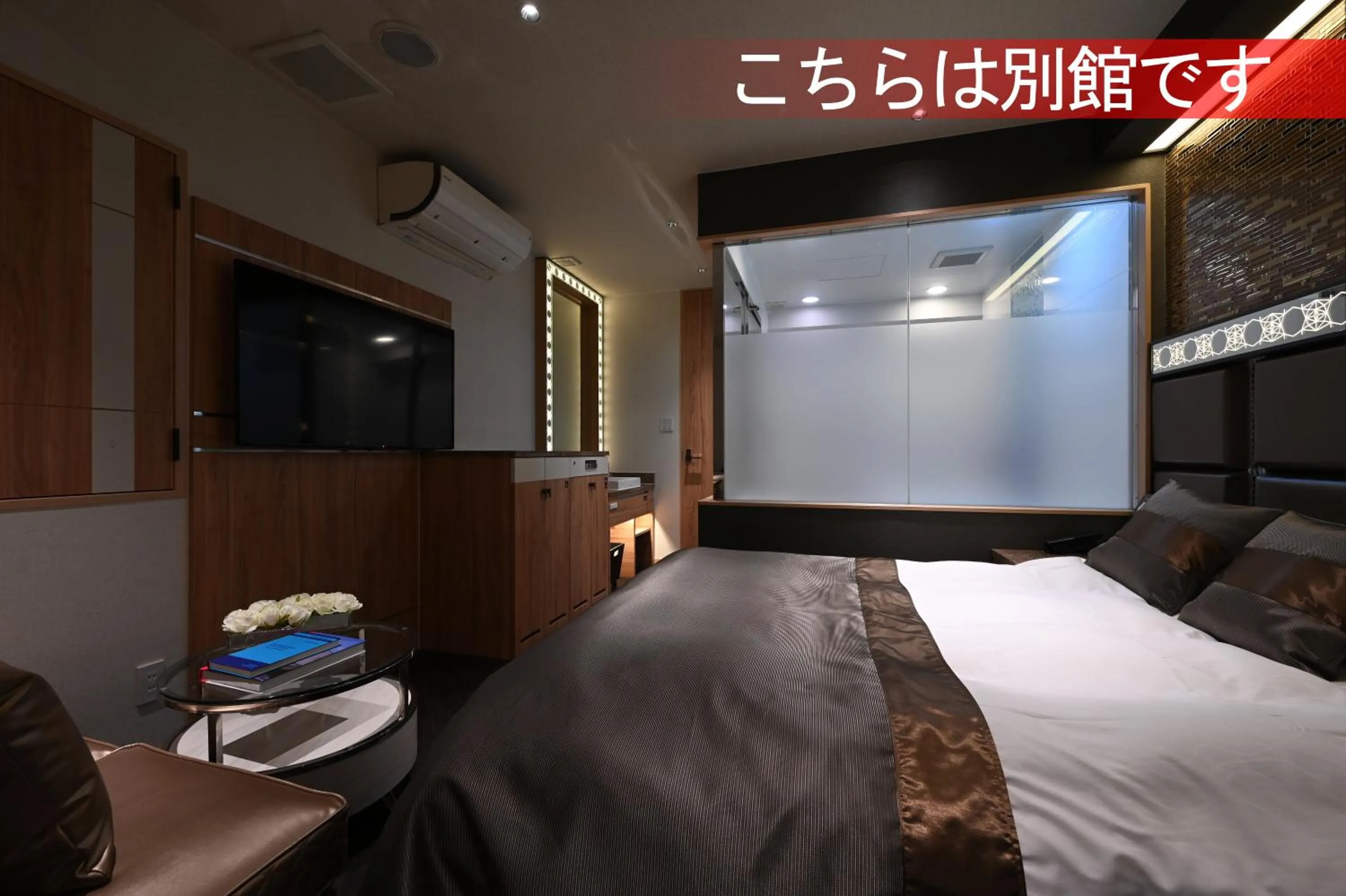 Bed in HOTEL VARKIN ANNEX