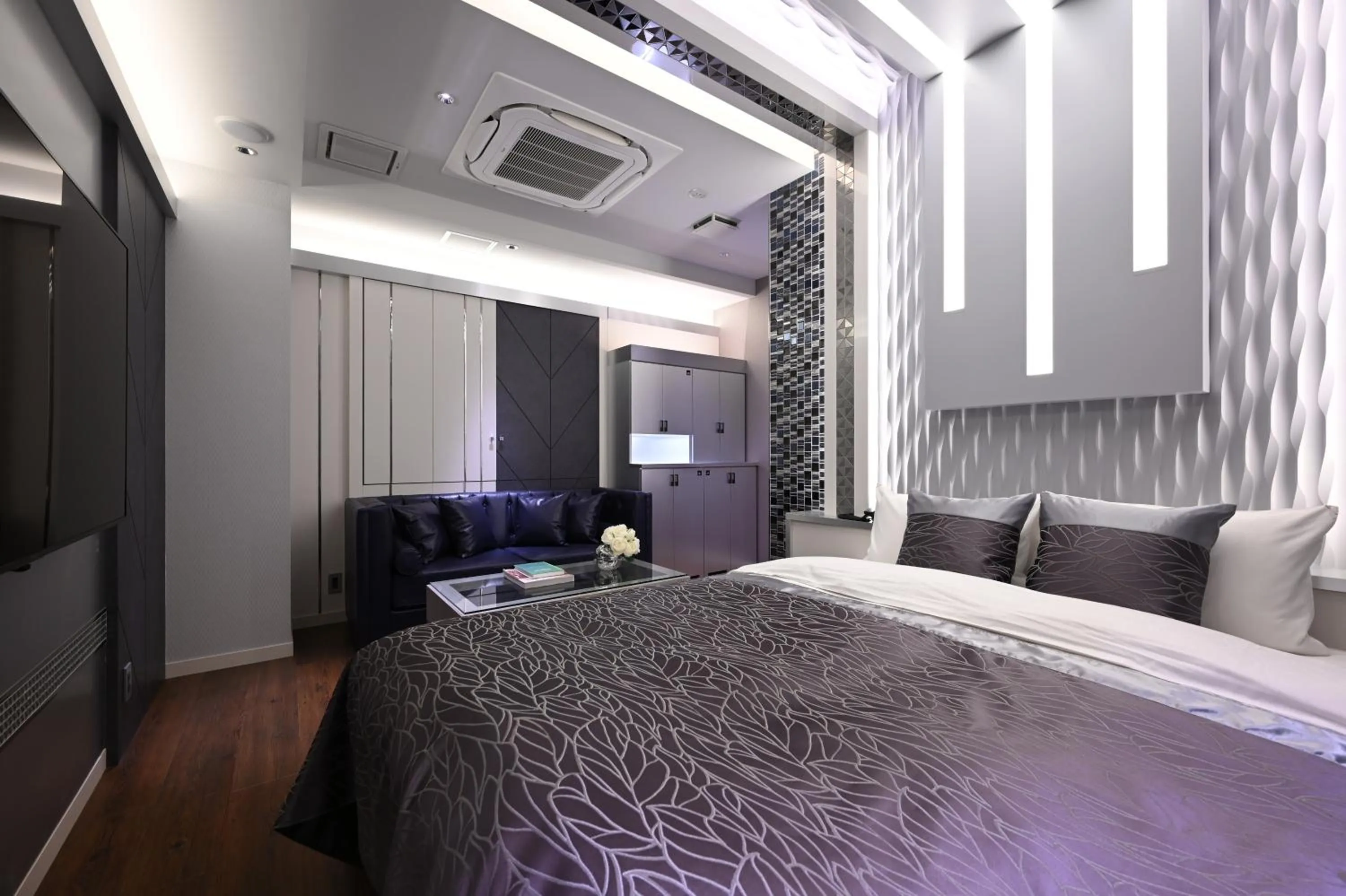 Bed in HOTEL VARKIN ANNEX