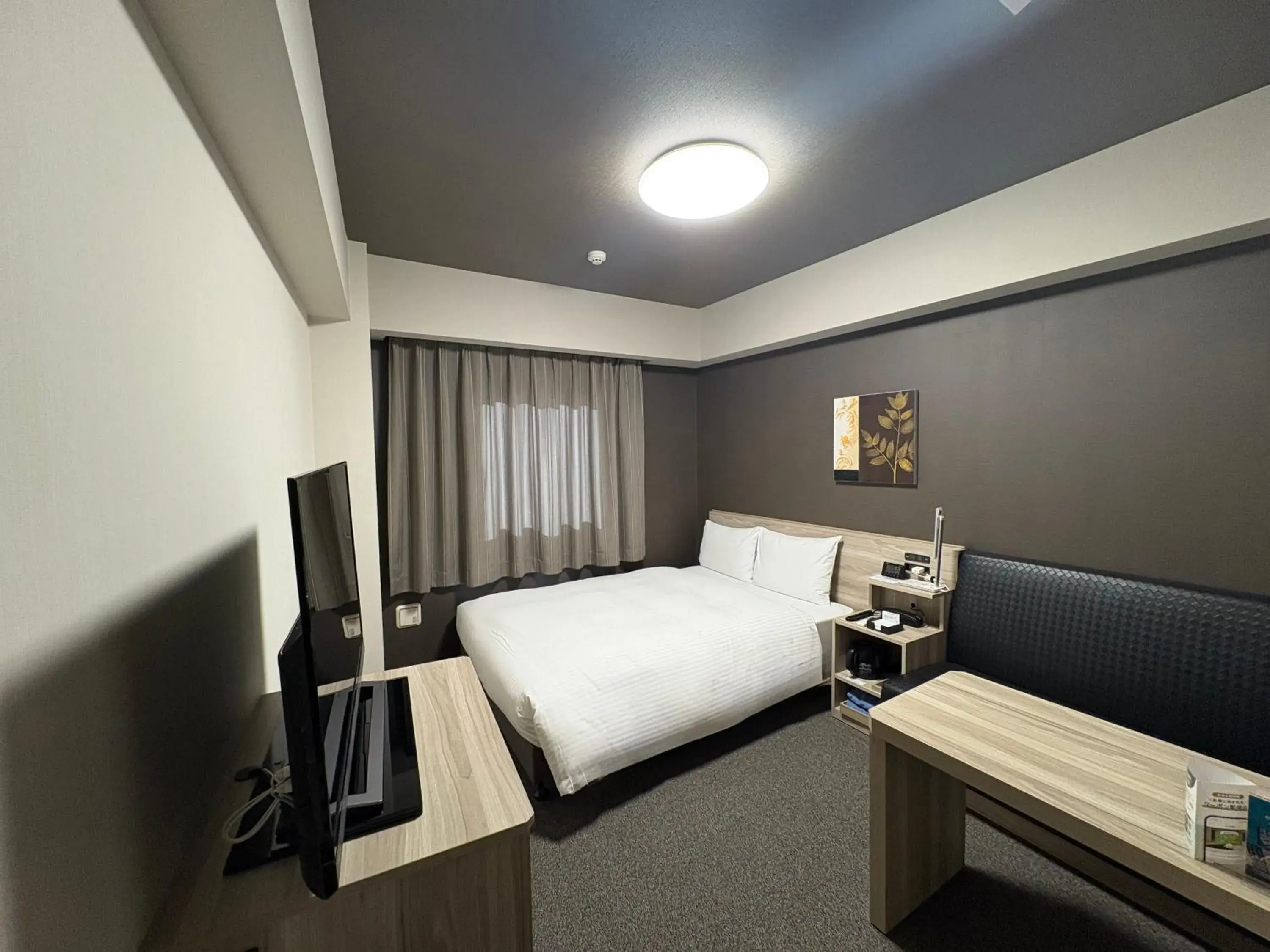 Small Double Room - single occupancy - Smoking in Hotel Route-Inn Shinfujieki Minami Small Double Room - single occupancy - Smoking in Hotel Route-Inn Shinfujieki Minami