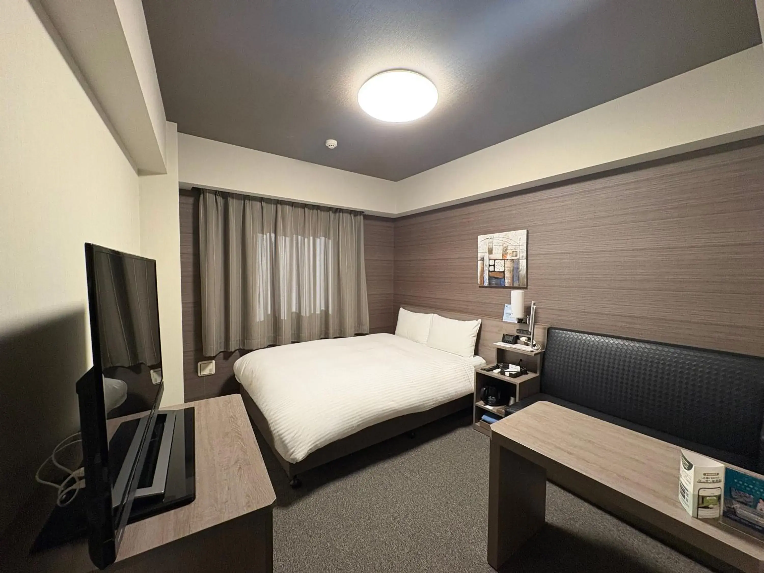 Comfort Small Double Room - single occupancy - Non-Smoking in Hotel Route-Inn Shinfujieki Minami Comfort Small Double Room - single occupancy - Non-Smoking in Hotel Route-Inn Shinfujieki Minami