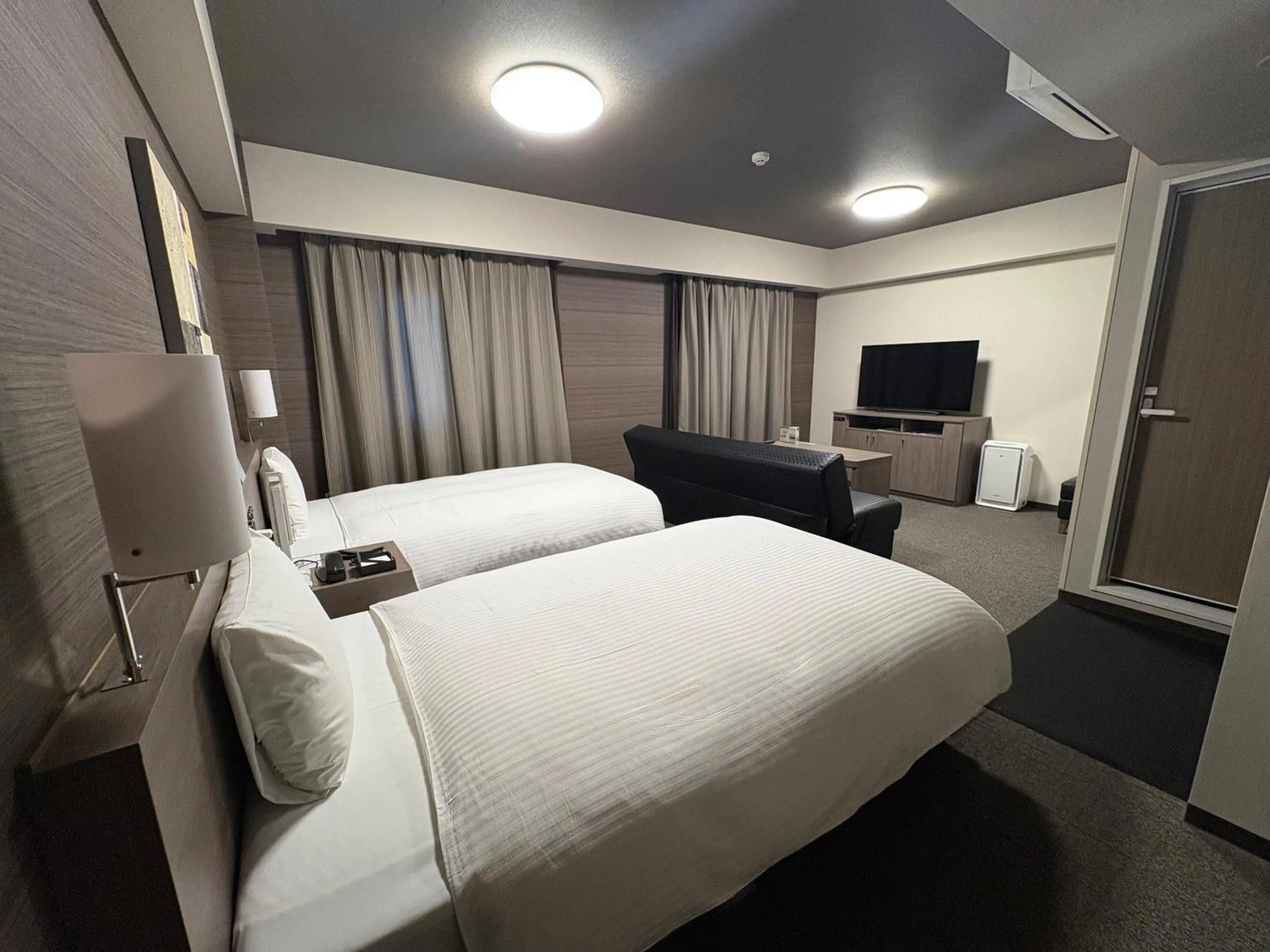 Photo of the whole room, Bed in Hotel Route-Inn Shinfujieki Minami