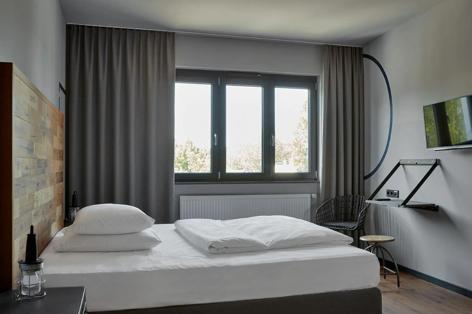 Photo of the whole room, Bed in Underdog Hotel