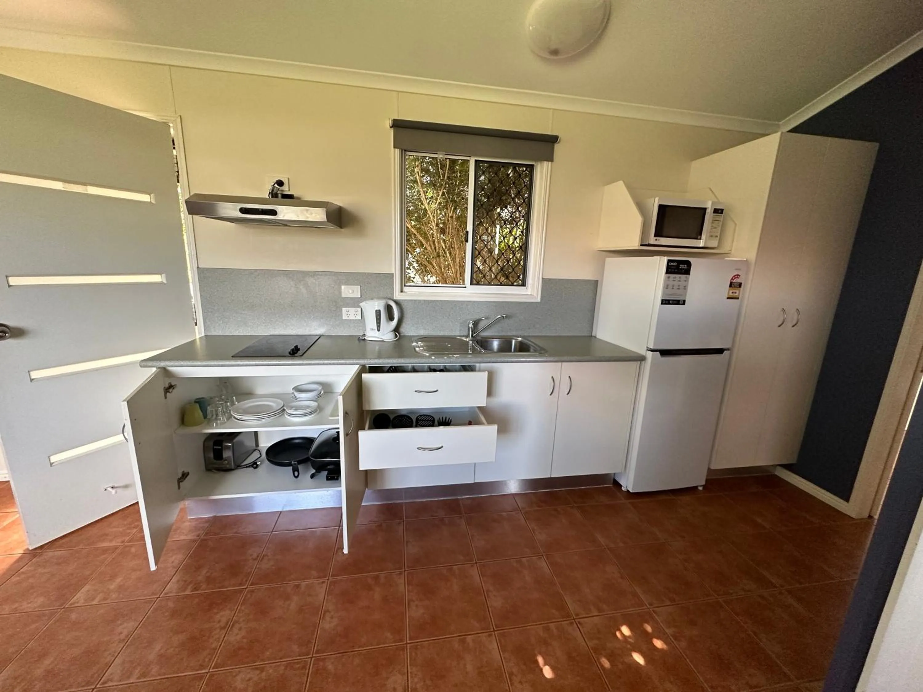 Kitchen or kitchenette in Mareeba Motor Inn