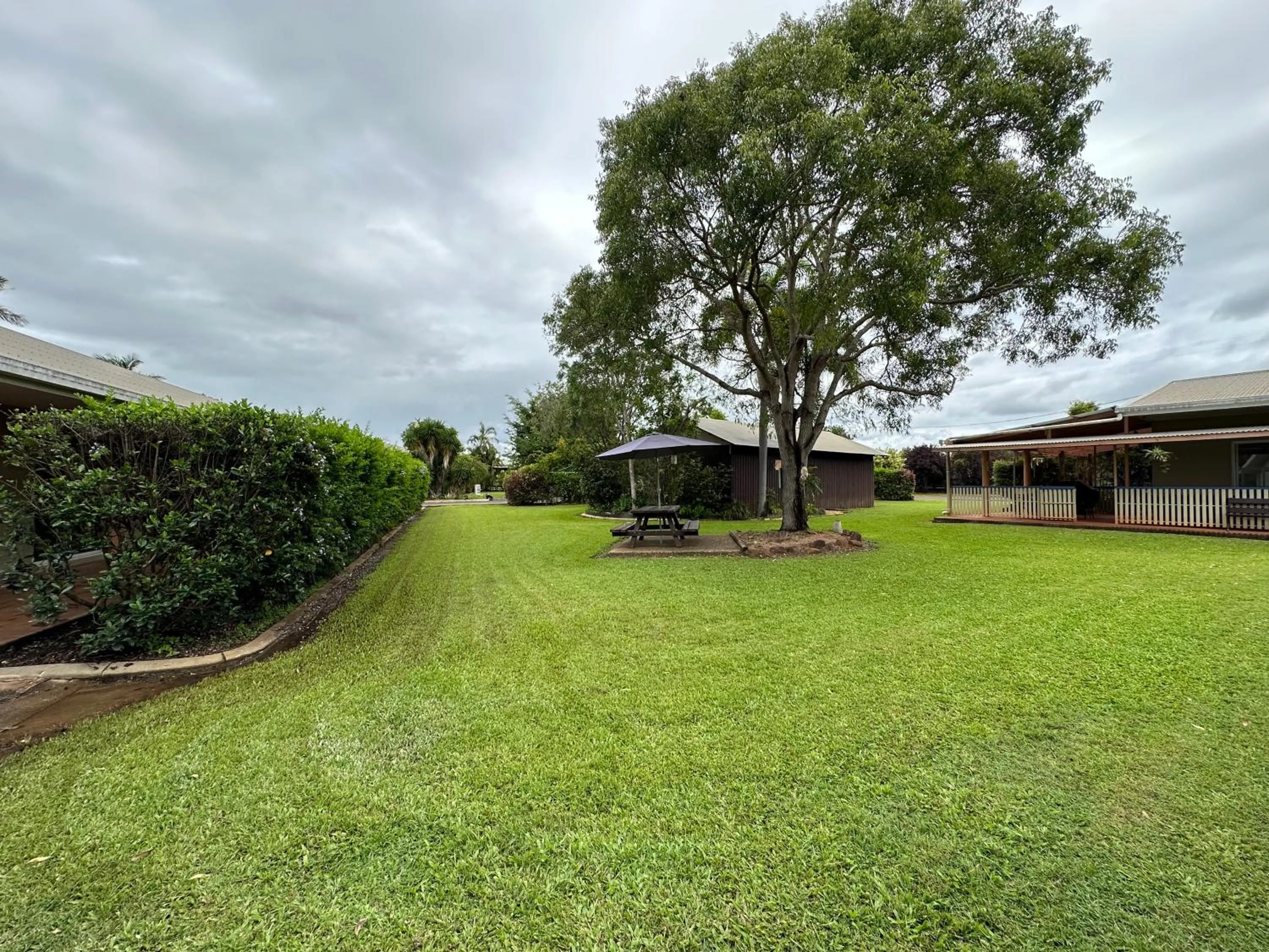 Property building in Mareeba Motor Inn