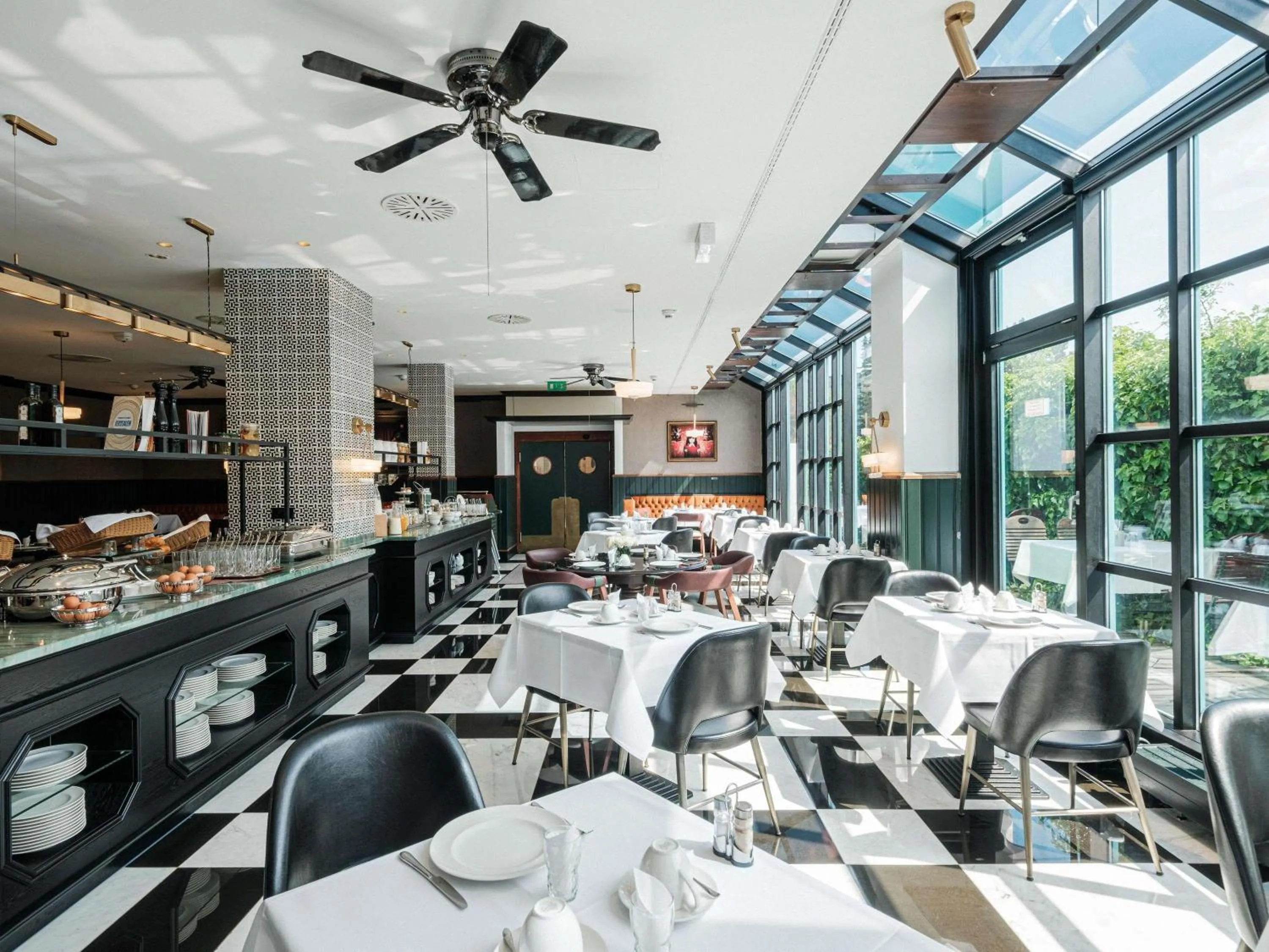 Restaurant/places to eat in Mercure Hotel Frankfurt Airport Langen