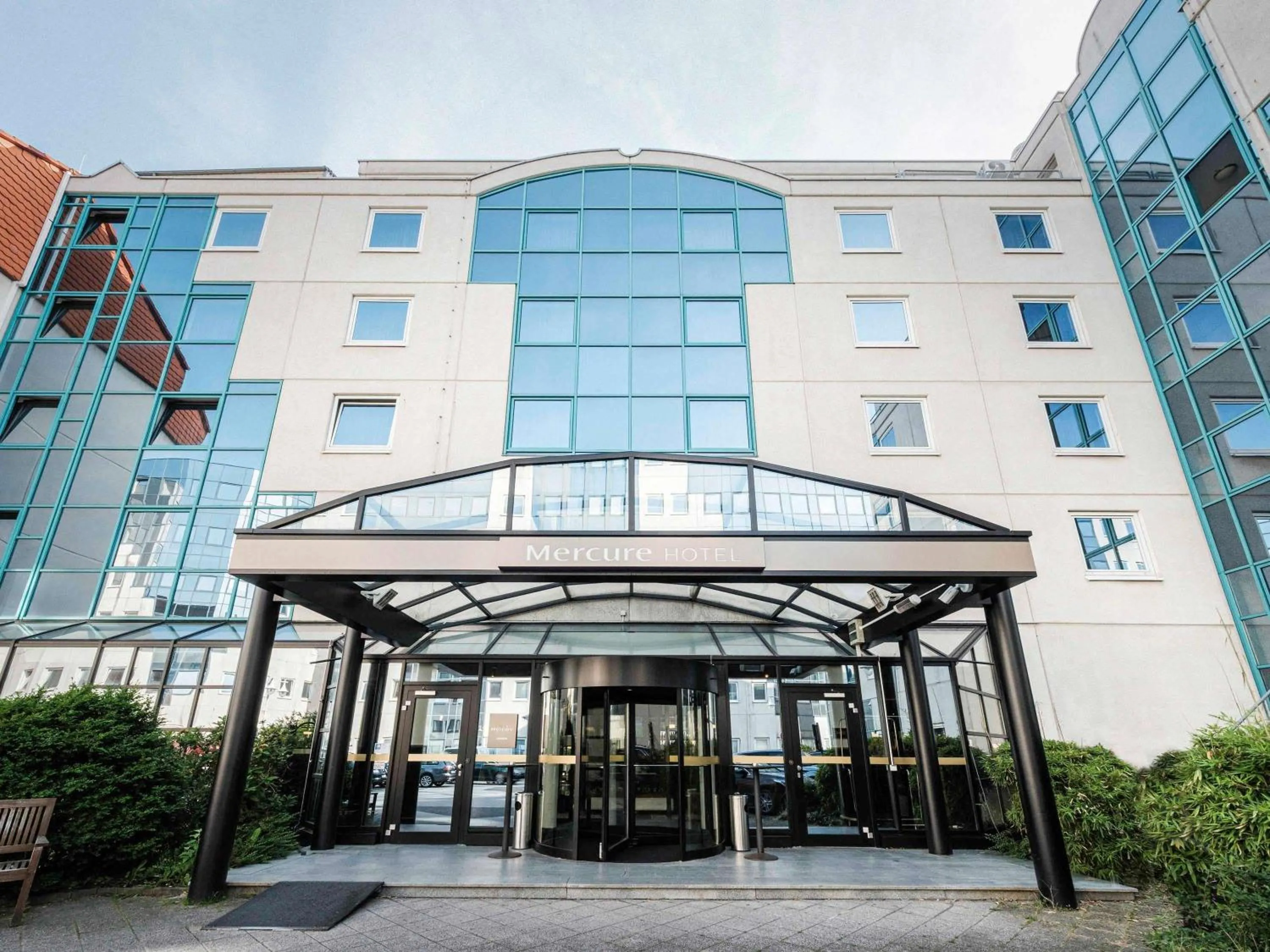 Property building in Mercure Hotel Frankfurt Airport Langen