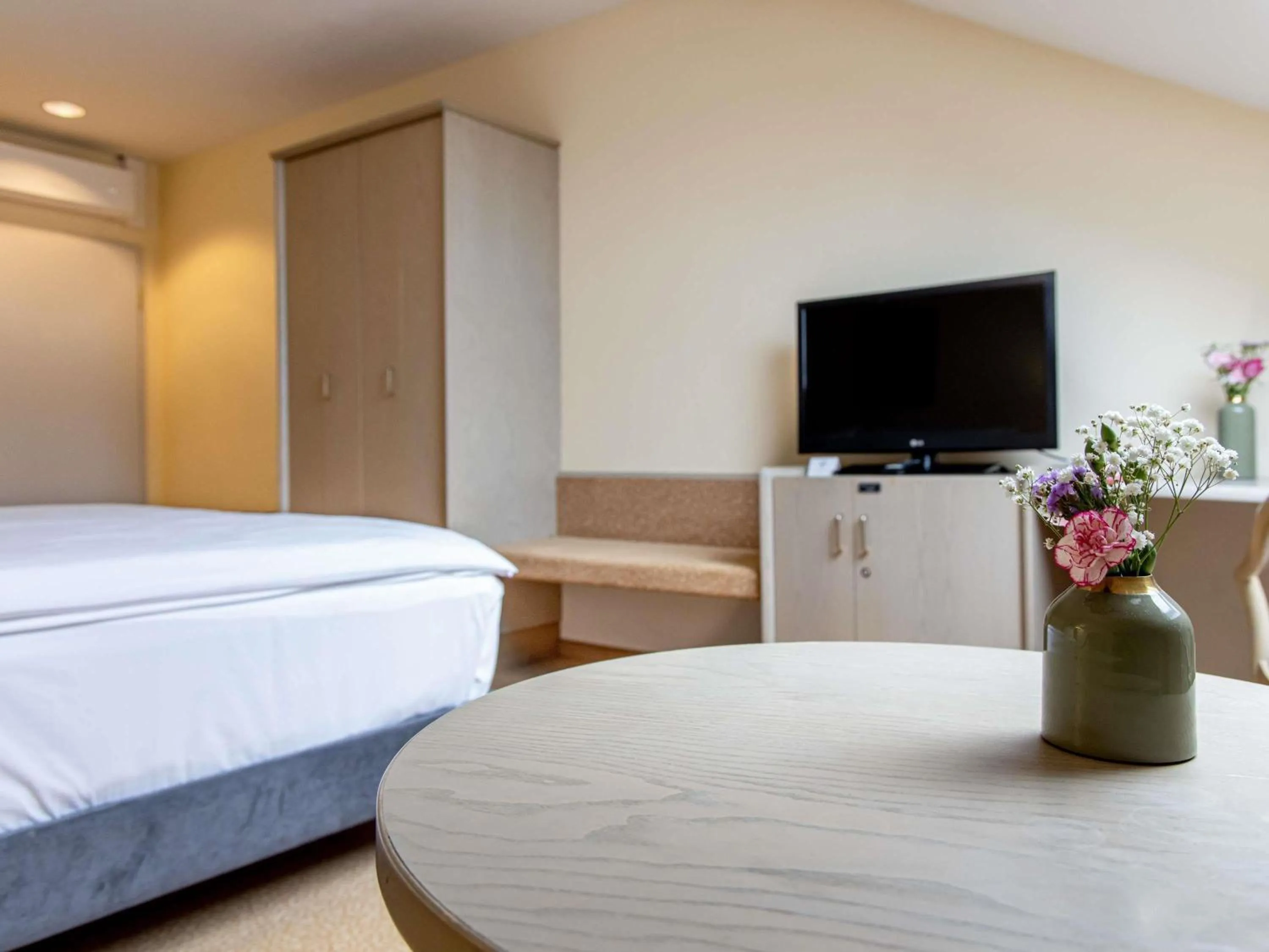 Bedroom, Bed in Mercure Hotel Frankfurt Airport Langen